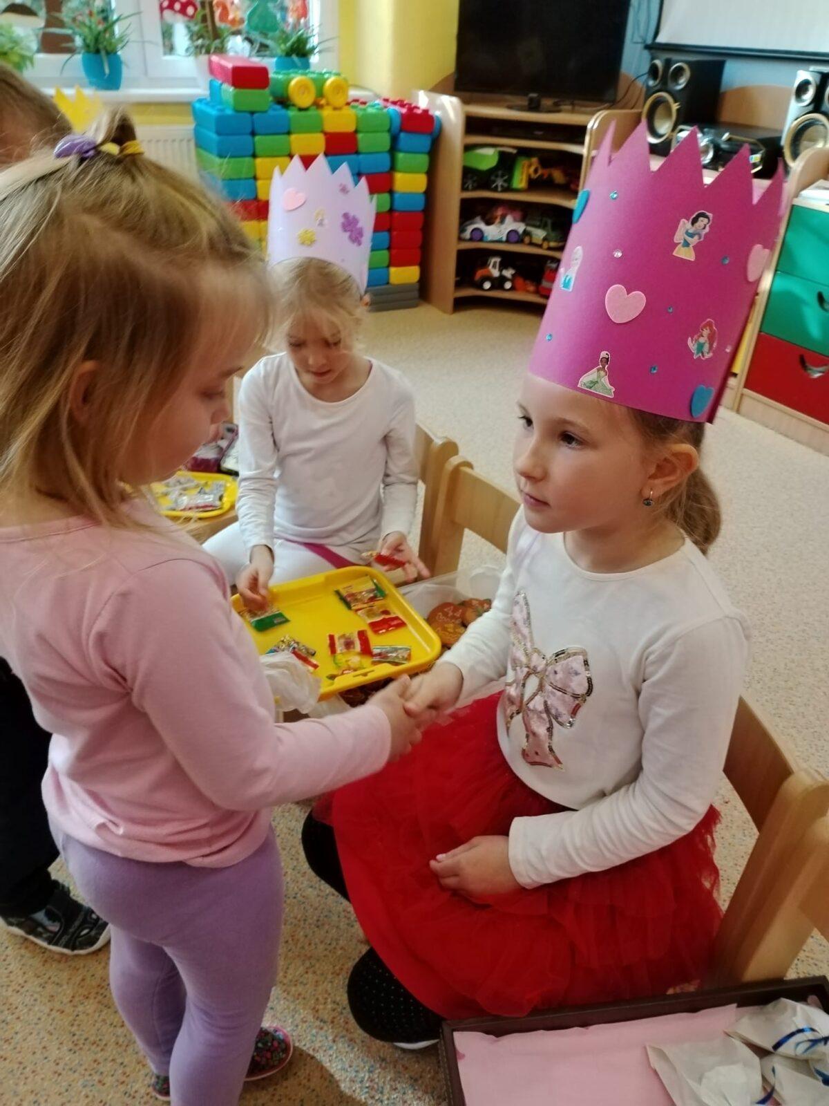 SLAVÍME: ELENKA, KAROLÍNKA A NATÁLKA MAJÍ NAROZENINY - 5