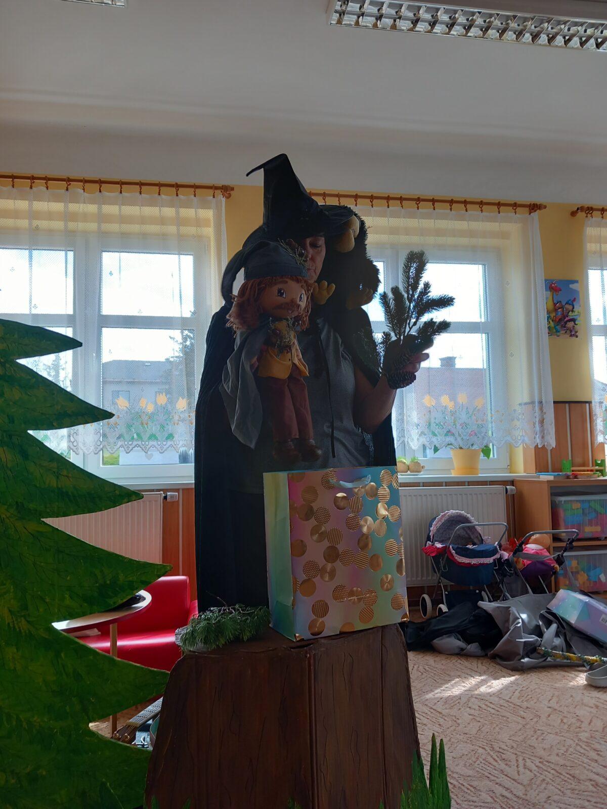 Divadélko U dvou sluncí- „Se skřítky do lesa“ - 8