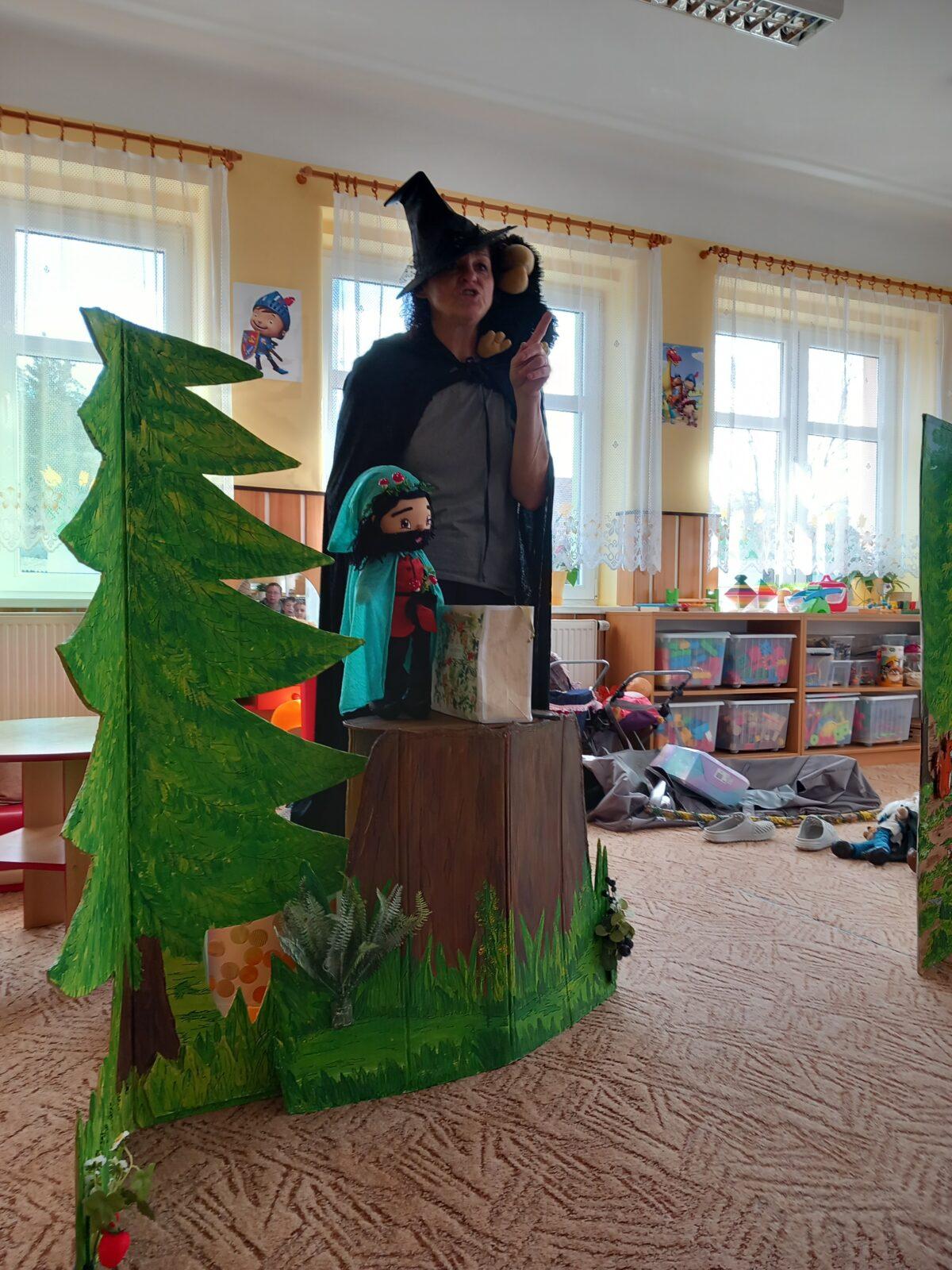 Divadélko U dvou sluncí- „Se skřítky do lesa“ - 11