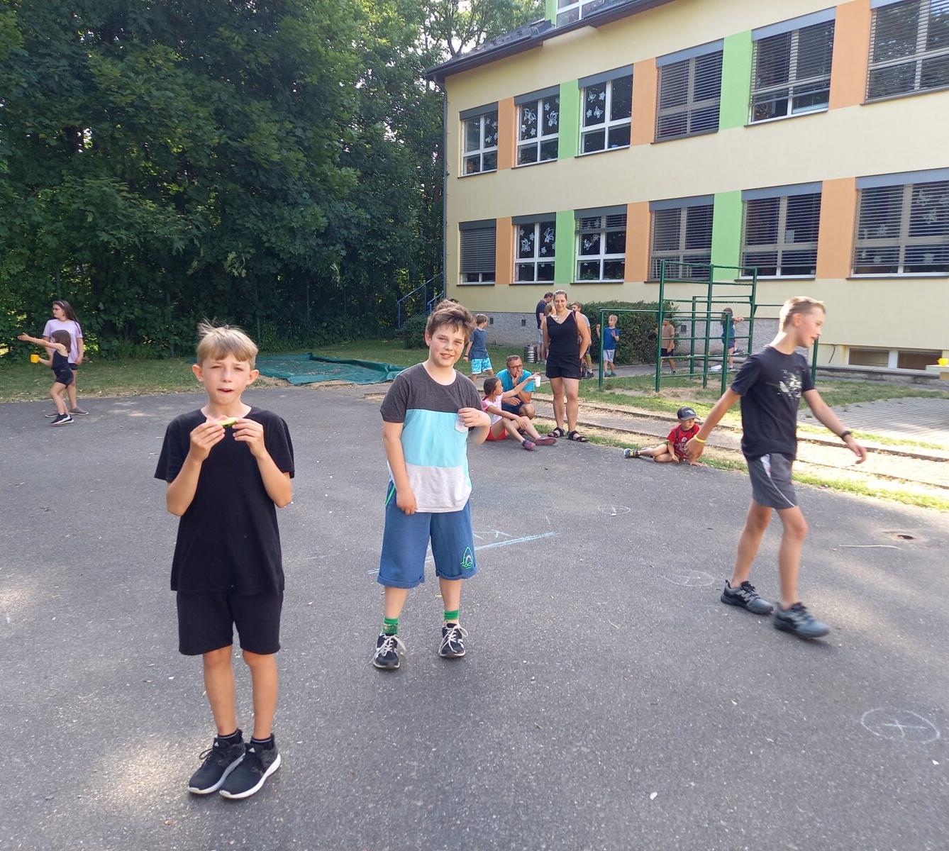 5. třída - Spaní ve škole, Den pro 6. třídu - 6