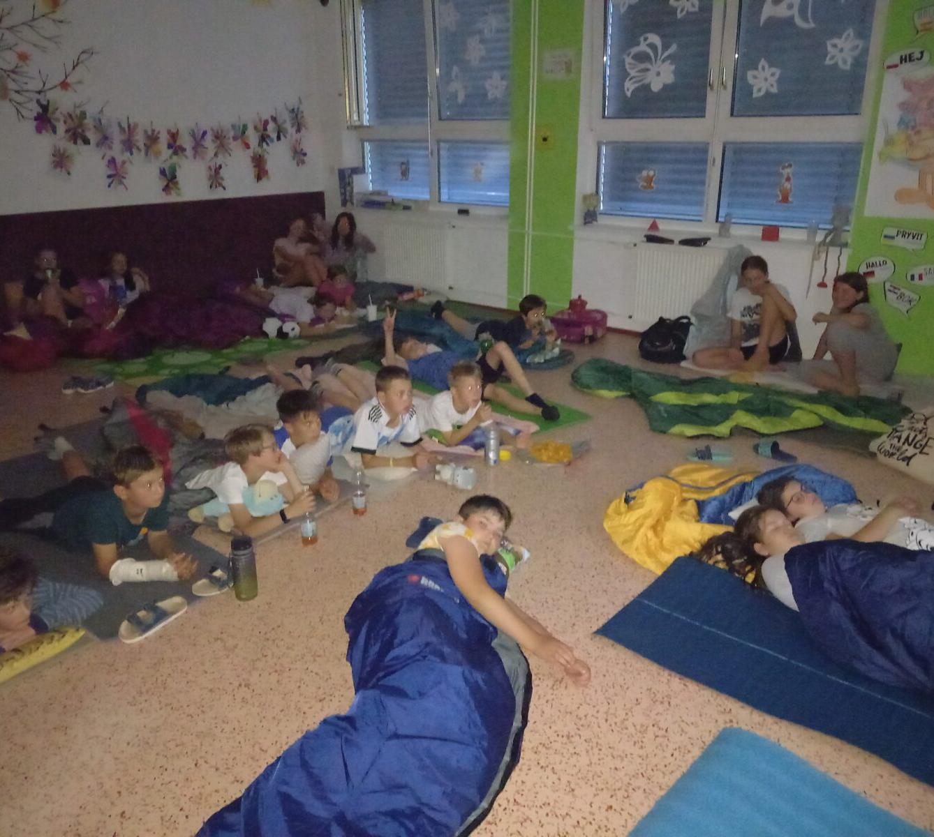 5. třída - Spaní ve škole, Den pro 6. třídu - 15