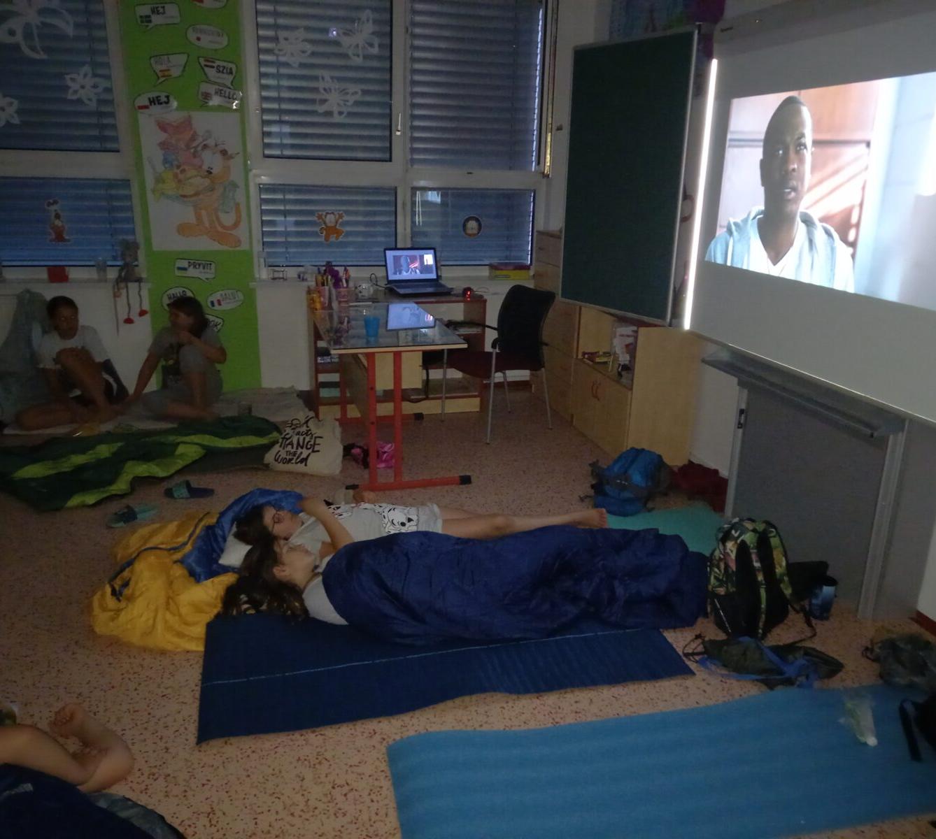 5. třída - Spaní ve škole, Den pro 6. třídu - 16