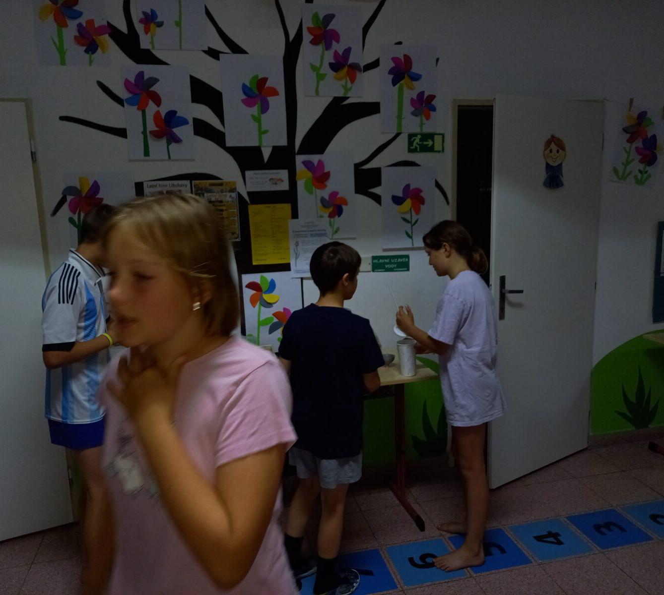 5. třída - Spaní ve škole, Den pro 6. třídu - 18