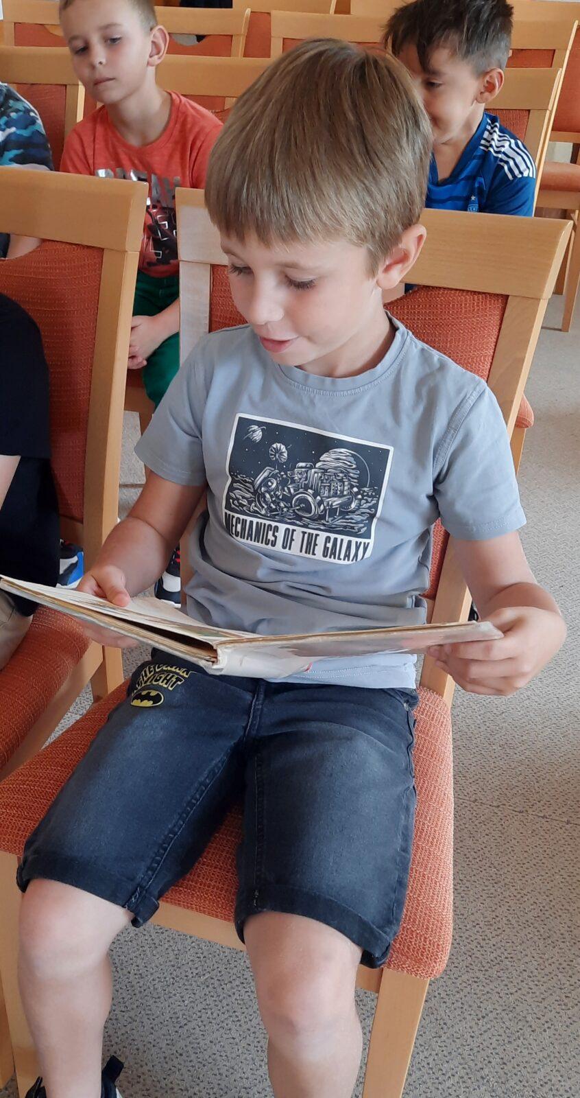 18. 9. Pasování na čtenáře, 2.B - 14