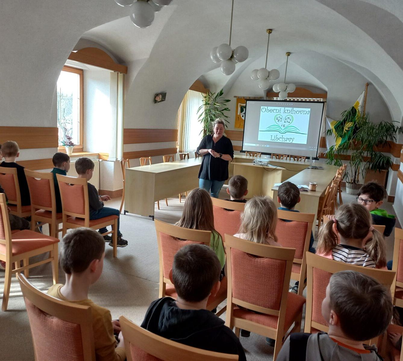 Třeťáčci v místní knihovně - 1