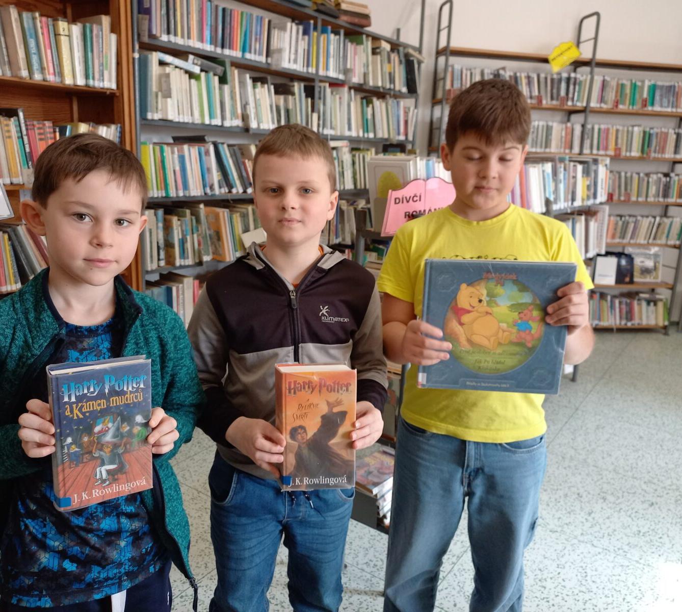 Třeťáčci v místní knihovně - 13