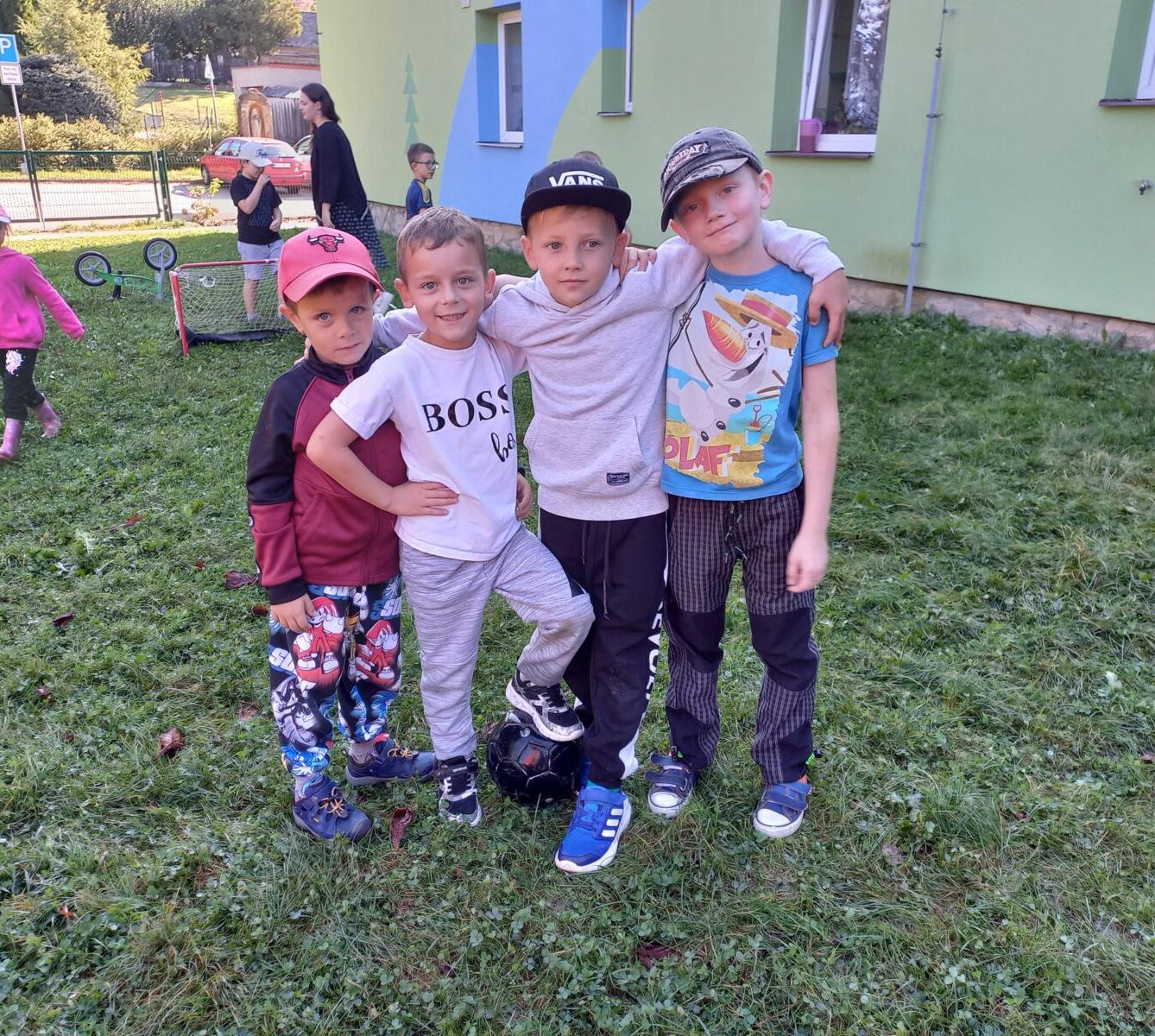 Prvňáčci na návštěvě v MŠ Korálek - 1