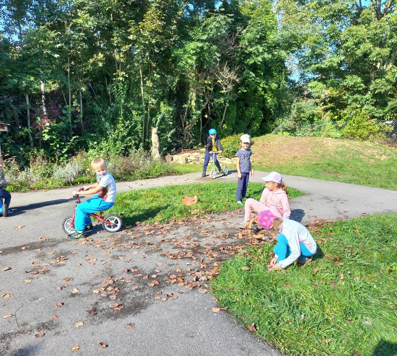 Prvňáčci na návštěvě v MŠ Korálek - 3