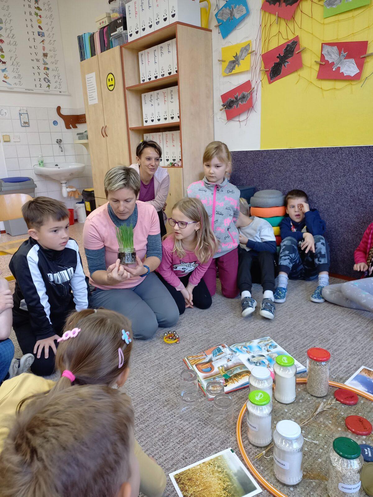 Tematická dílna "Od klásku k pecnu" v 1. třídě - 3