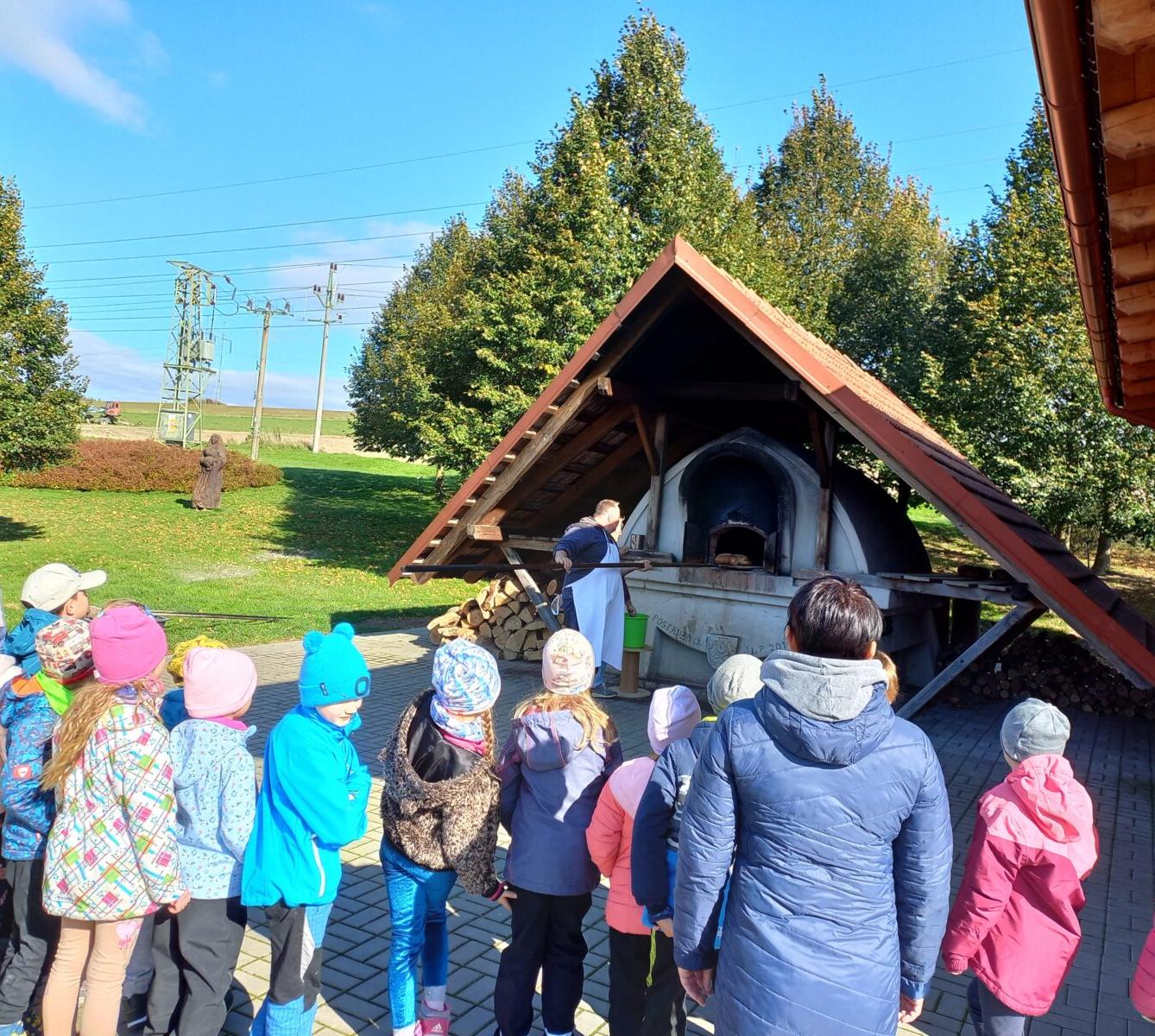 Tematická dílna "Od klásku k pecnu" v 1. třídě - 23