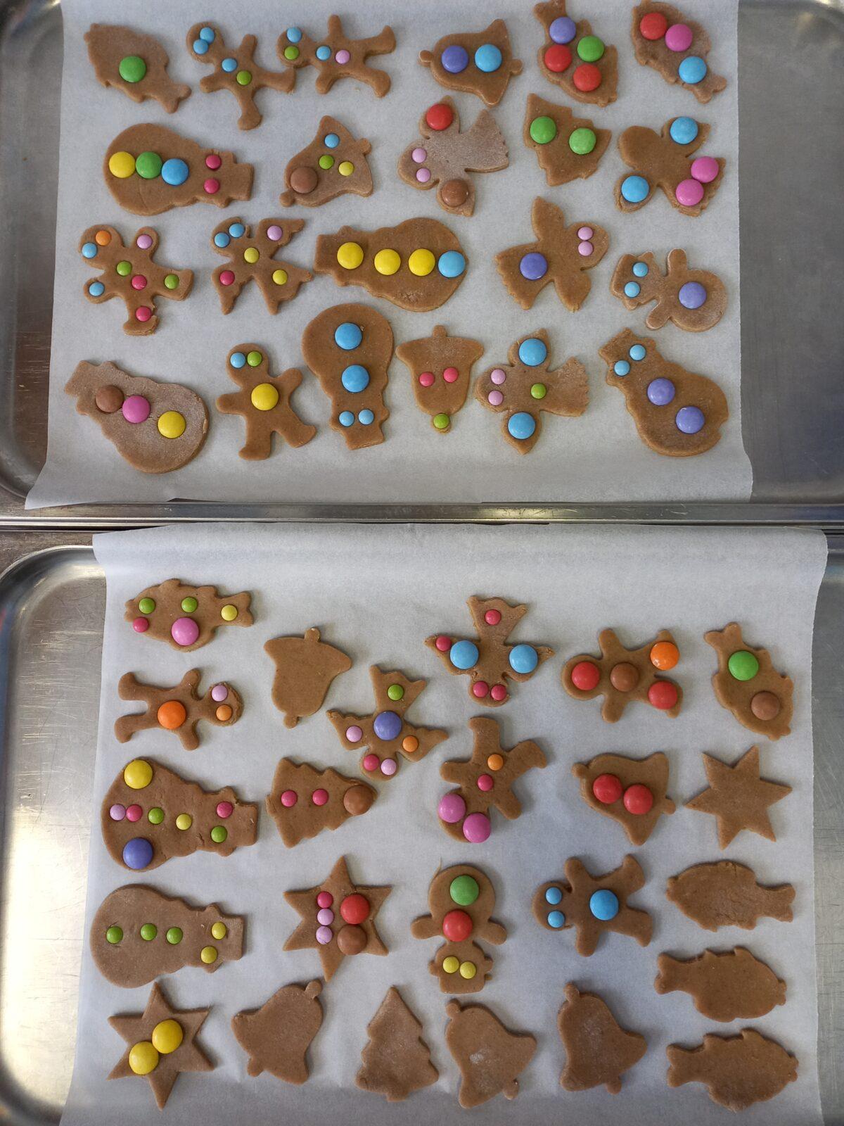 Prvňáčci pečou na vánoční jarmark - 14