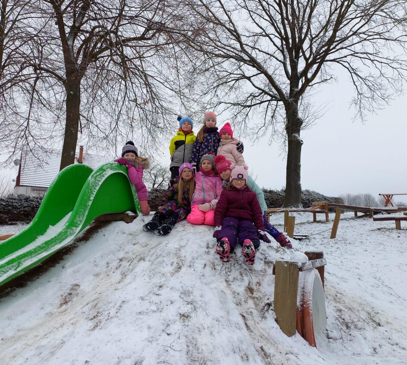 Prvňáčci na sněhu - 7