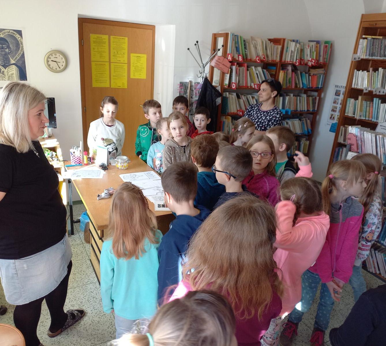 Prvňáčci v obecní knihovně - 2