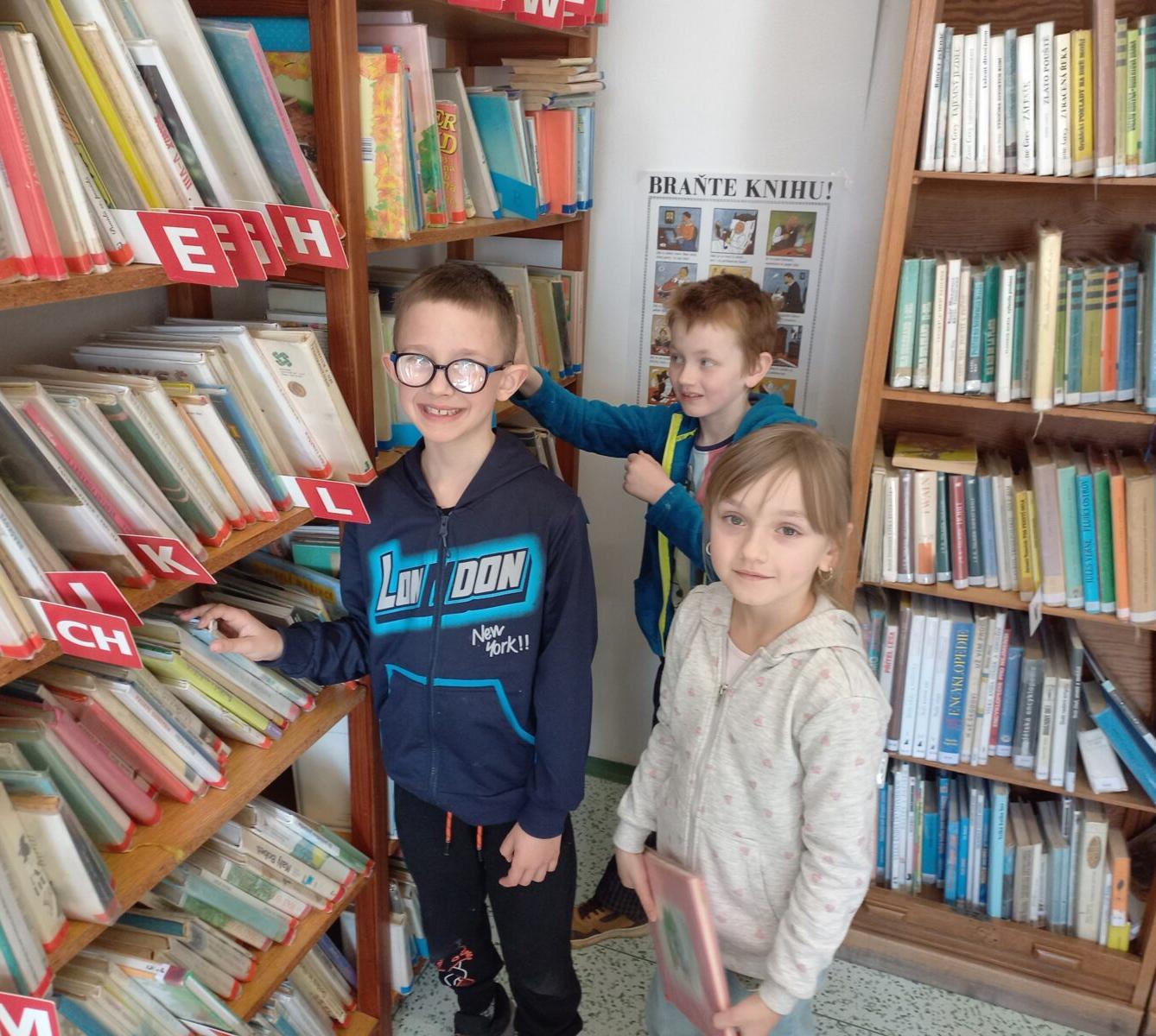 Prvňáčci v obecní knihovně - 7