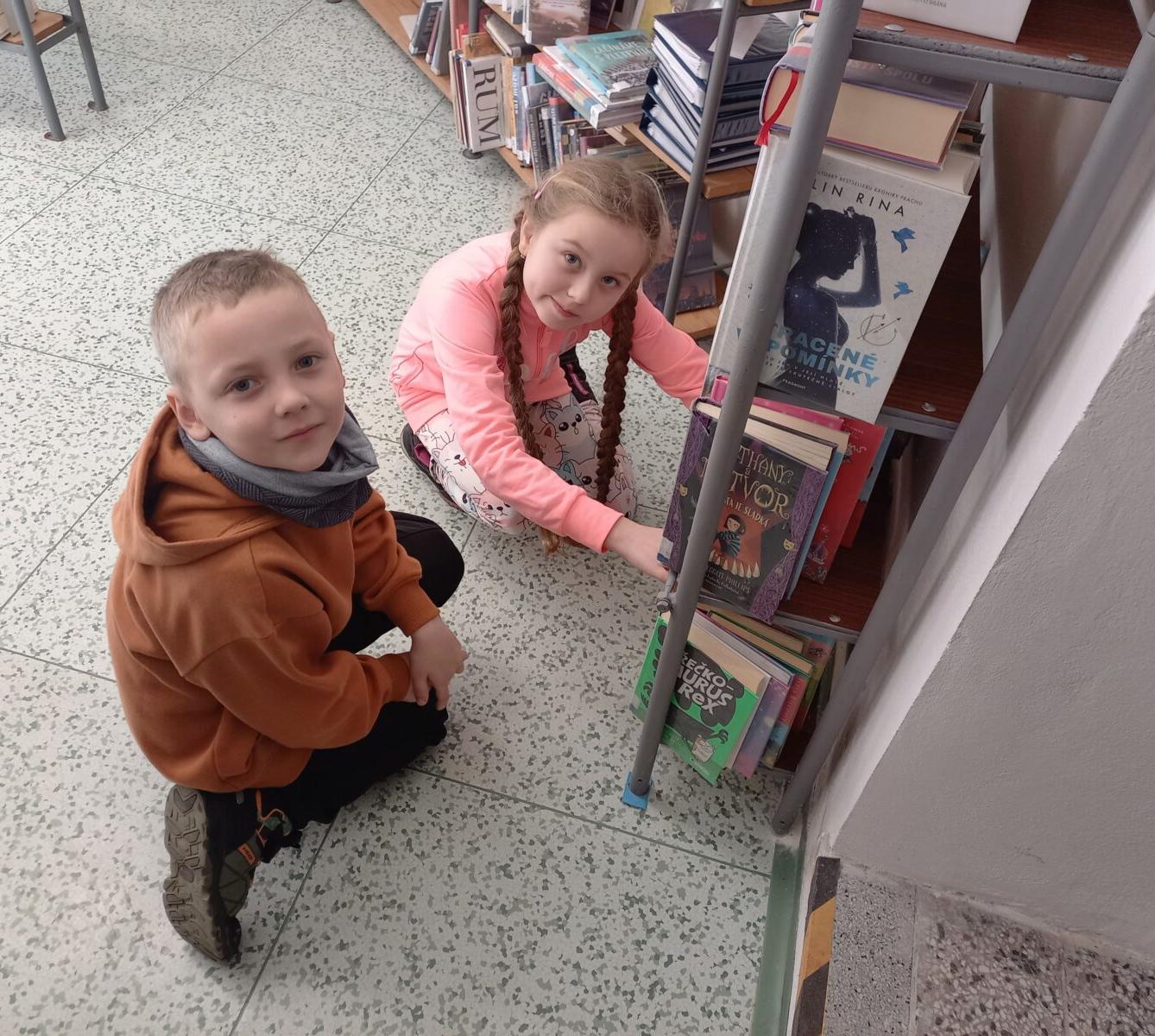 Prvňáčci v obecní knihovně - 8