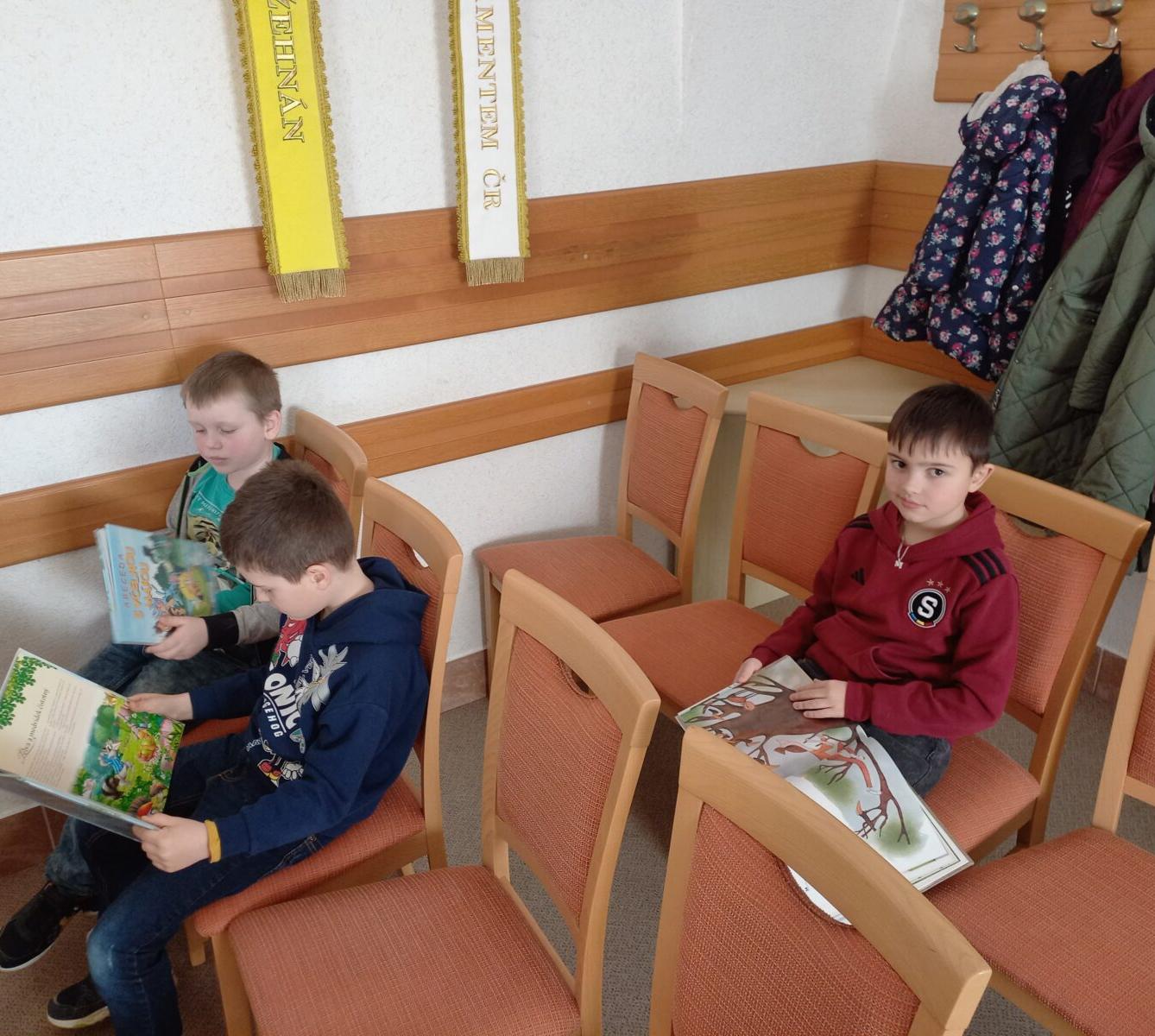 Prvňáčci v obecní knihovně - 9