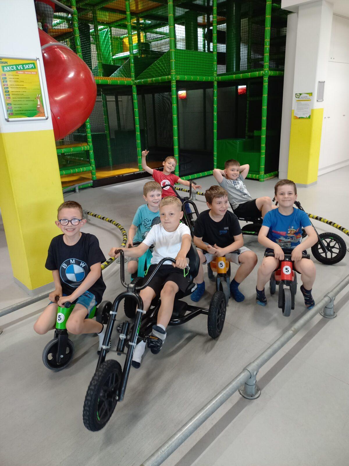 Prvňáčci na výletě ve Skipi - 9