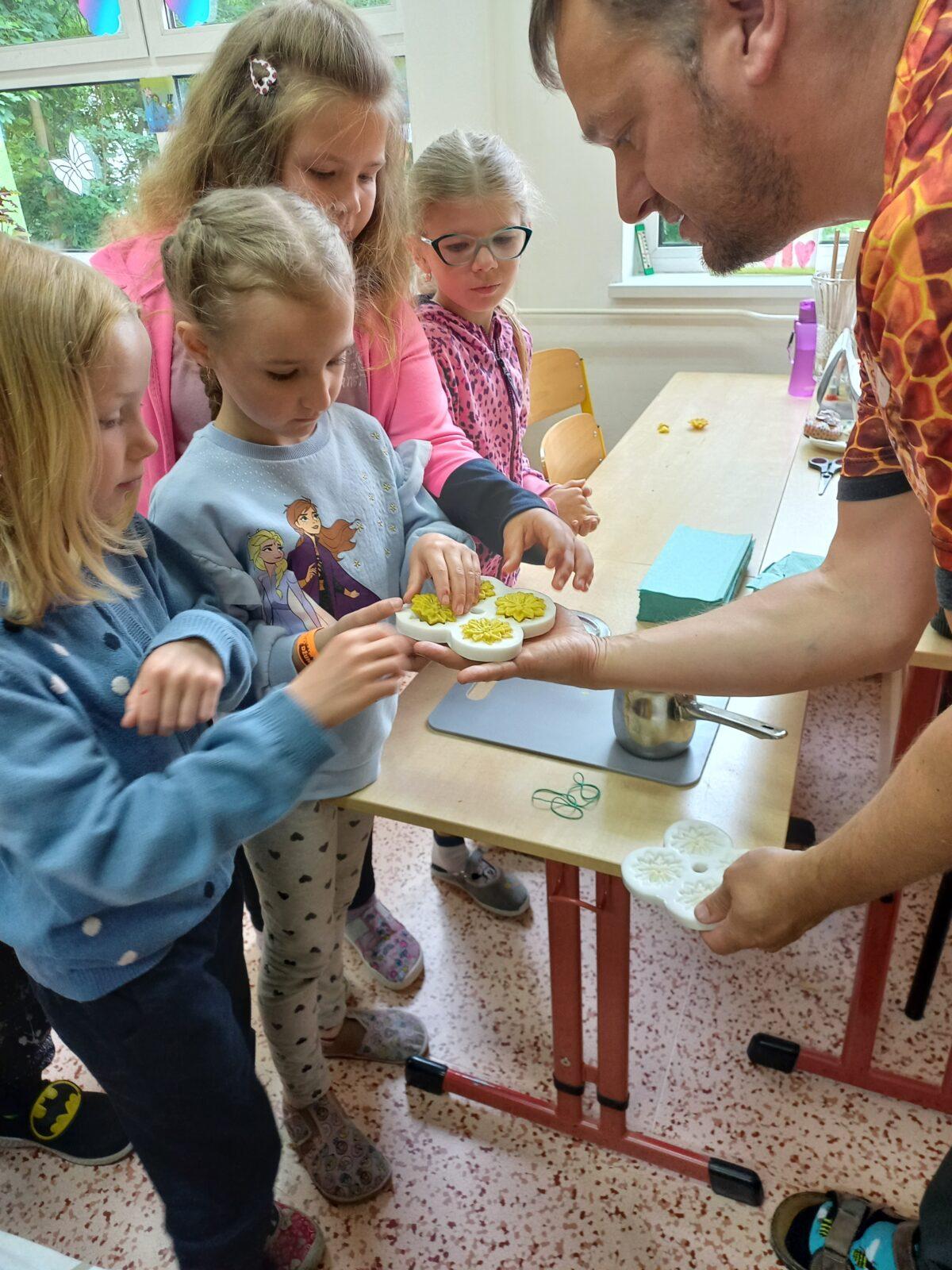 Tematická dílna "Včelařství" v 1. a 2. třídě - 10