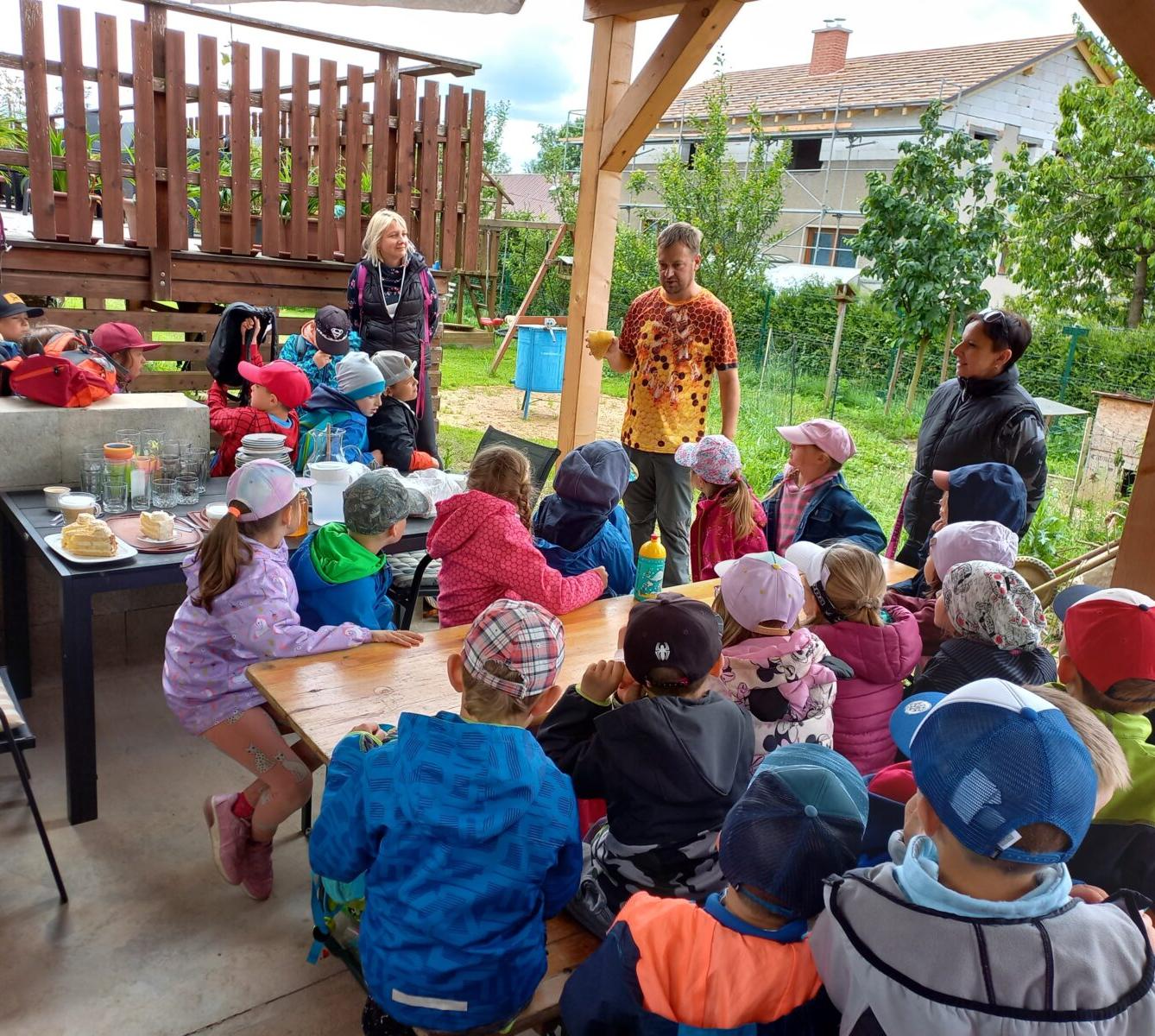 Tematická dílna "Včelařství" v 1. a 2. třídě - 14