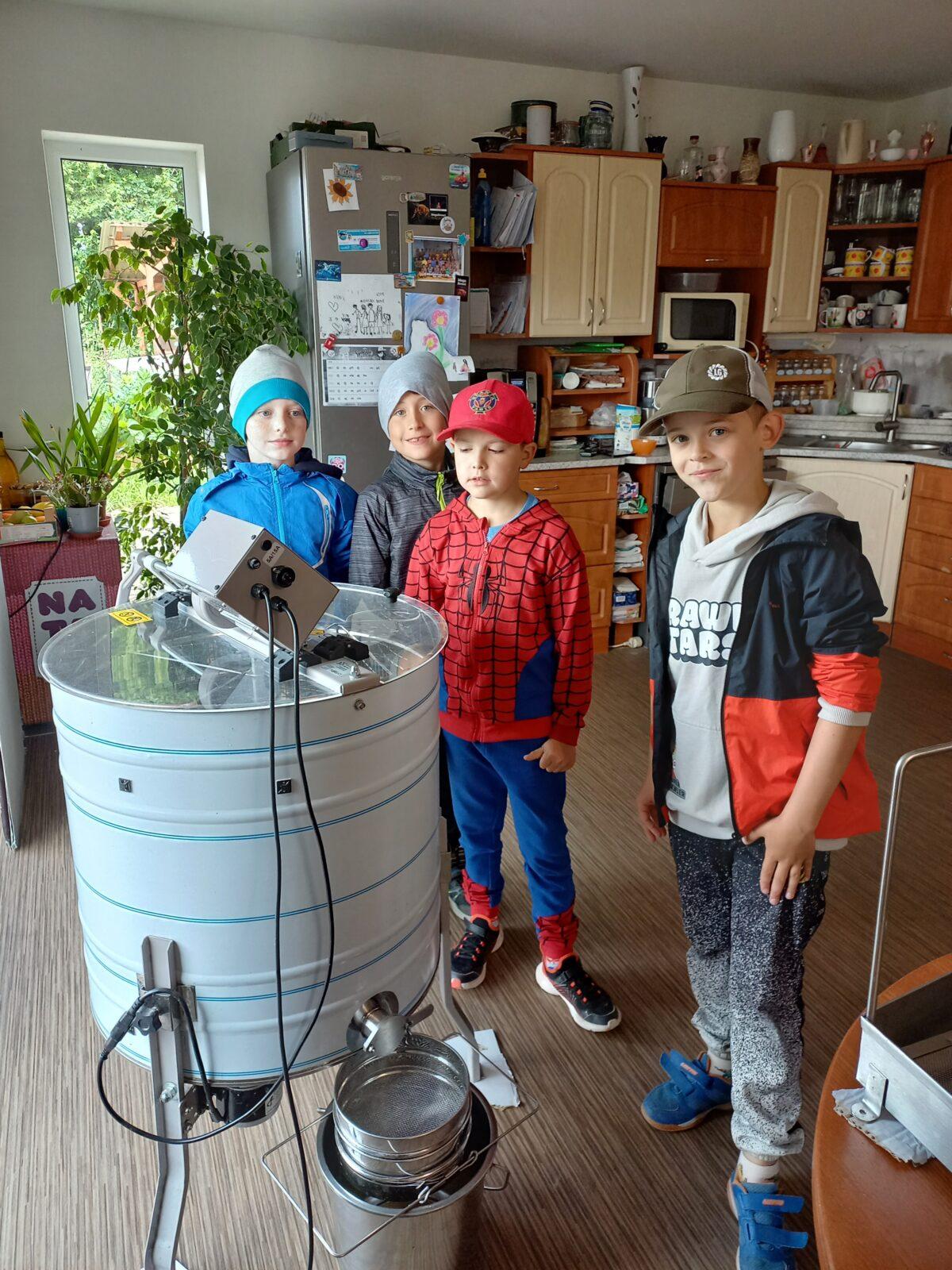 Tematická dílna "Včelařství" v 1. a 2. třídě - 20