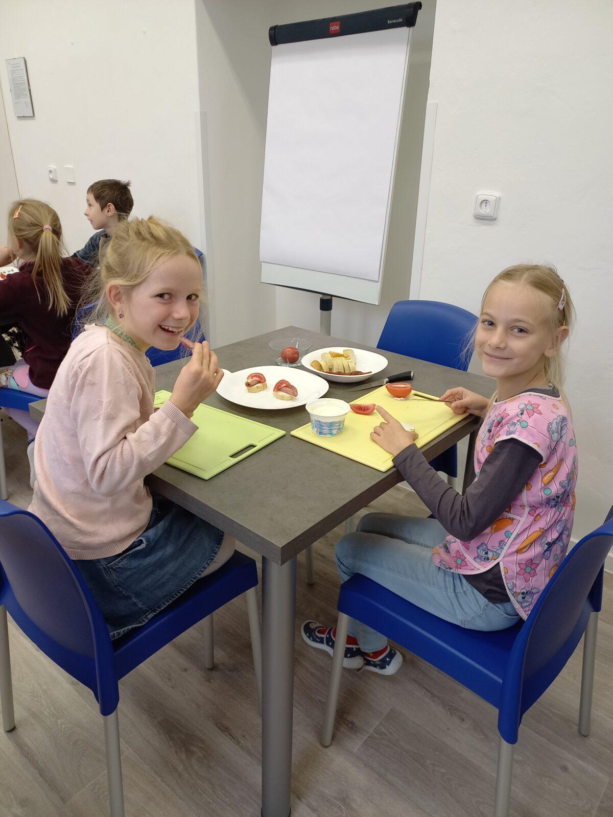 Druháčci v nové školní kuchyňce - 4