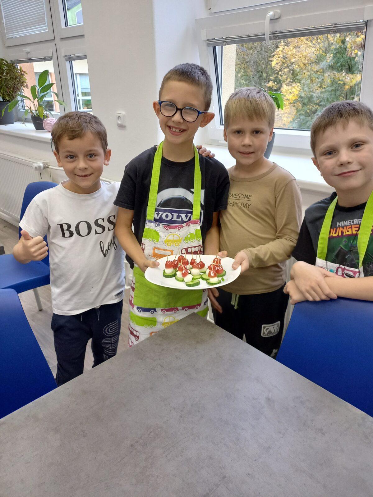 Druháčci v nové školní kuchyňce - 6