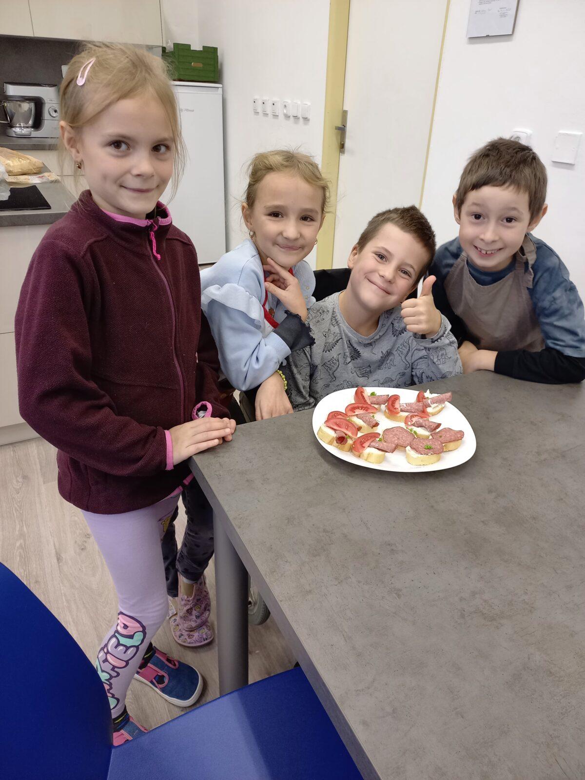 Druháčci v nové školní kuchyňce - 8