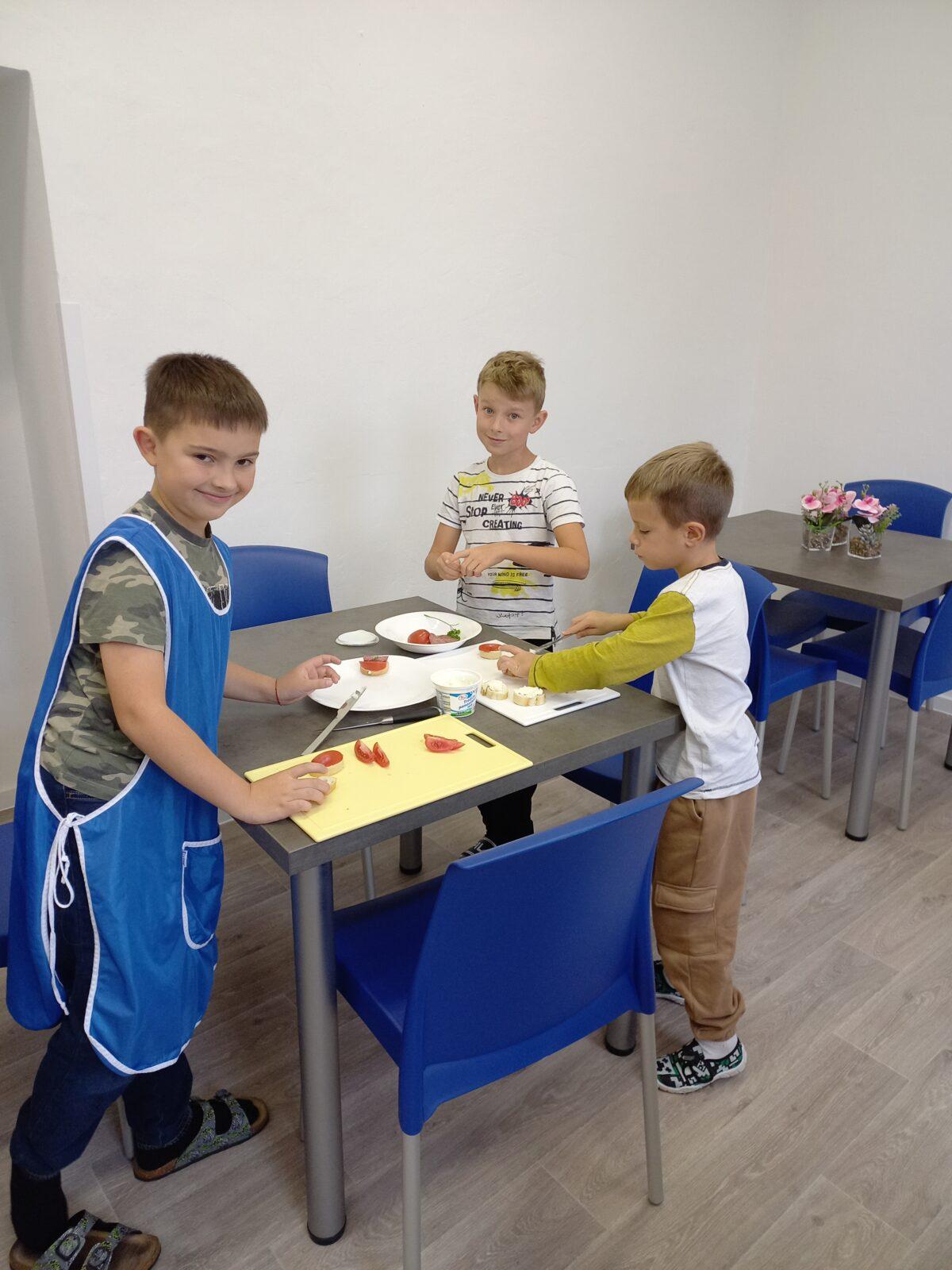 Druháčci v nové školní kuchyňce - 14