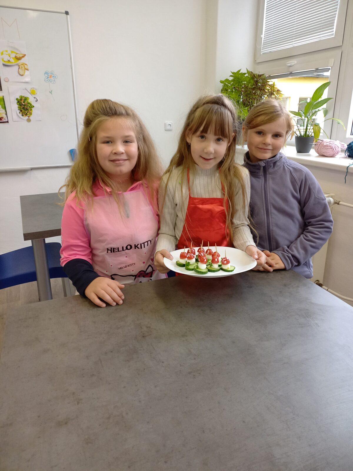 Druháčci v nové školní kuchyňce - 16