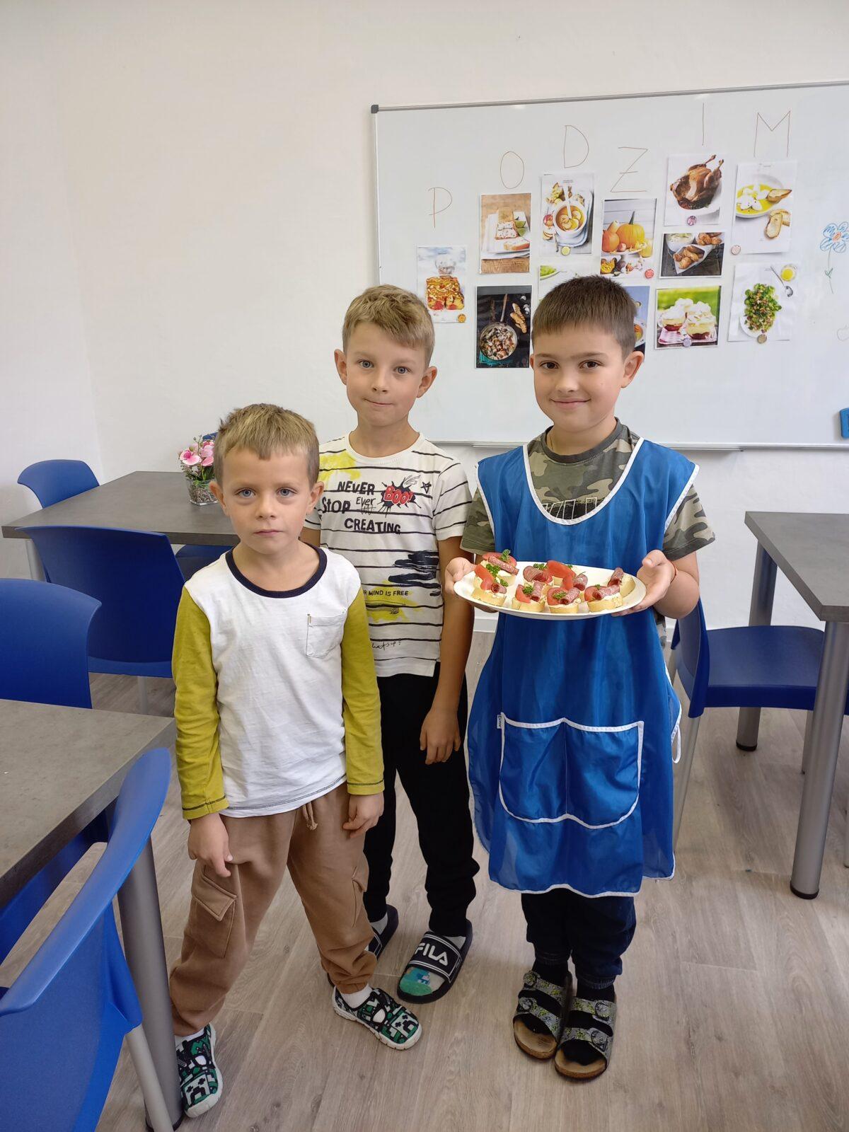 Druháčci v nové školní kuchyňce - 17