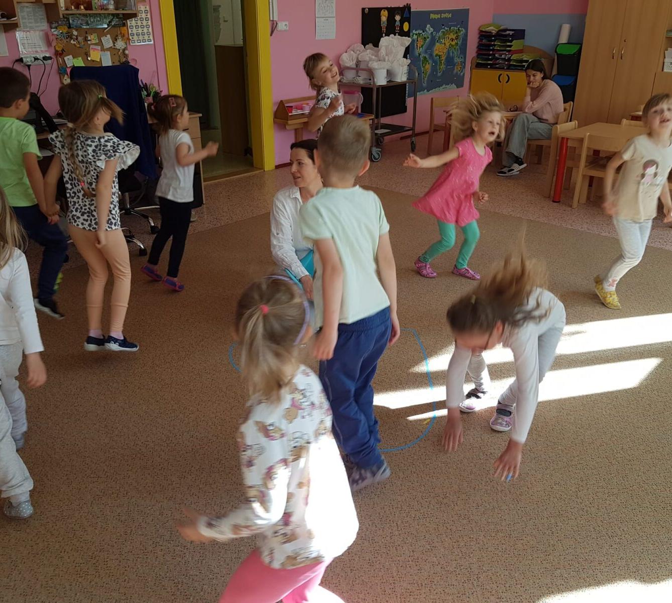 SOVIČKY: ,,MOJE MAMINKA MÁ SVÁTEK - RODINA" - 16