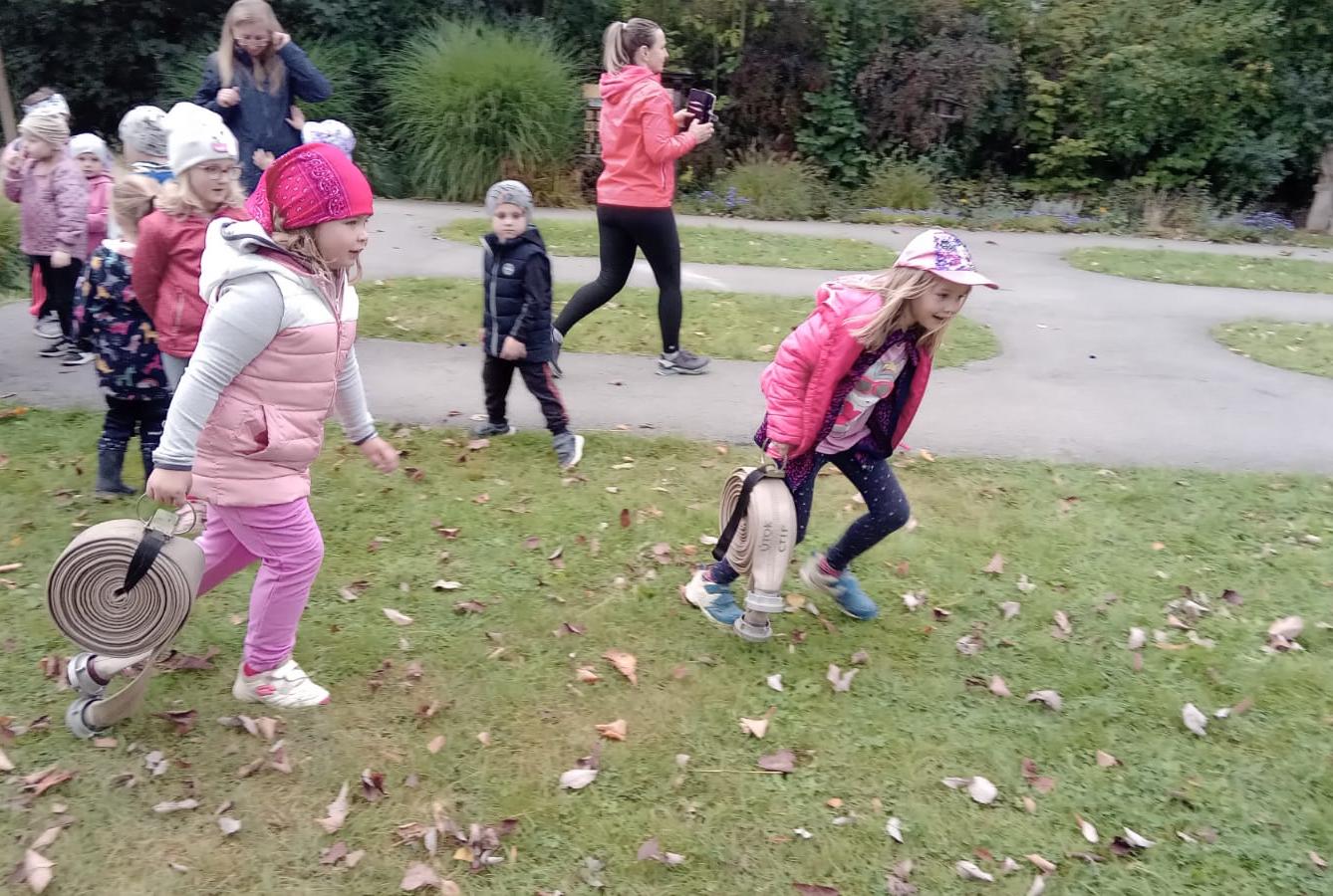 Návštěva dobrovolných hasičů v naší školce... - 5