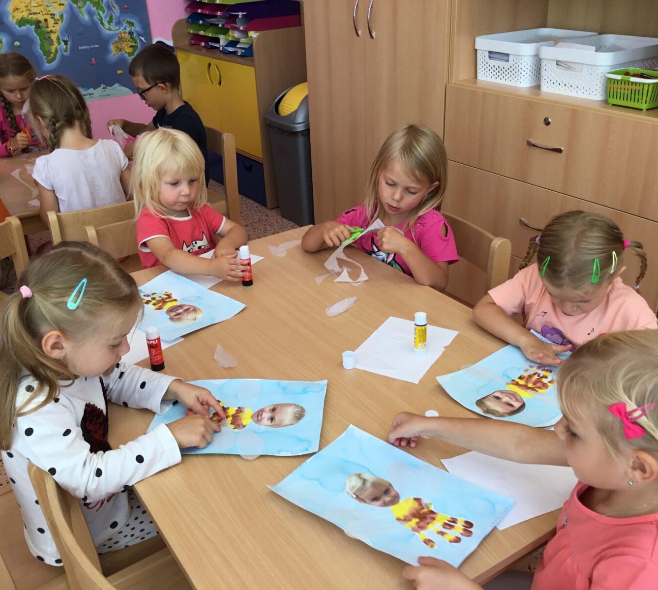 týdenní projekt: ,,od kytičky k medu" - 16