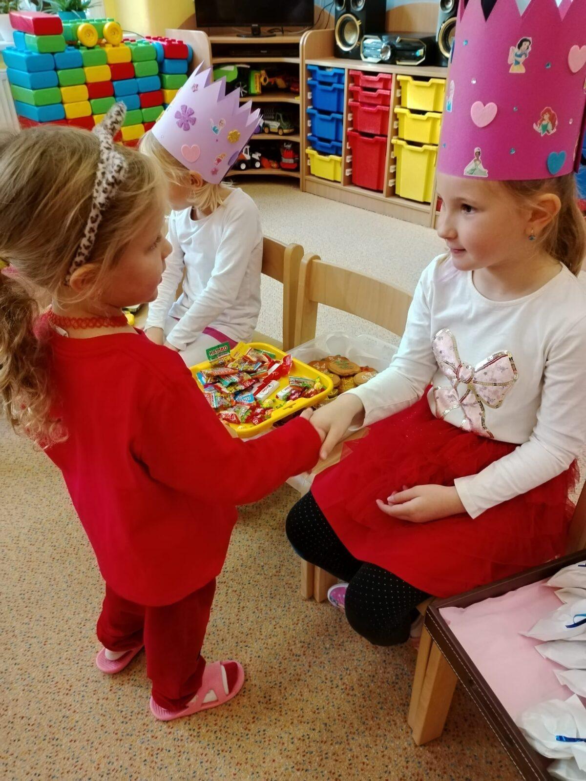 SLAVÍME: ELENKA, KAROLÍNKA A NATÁLKA MAJÍ NAROZENINY - 7