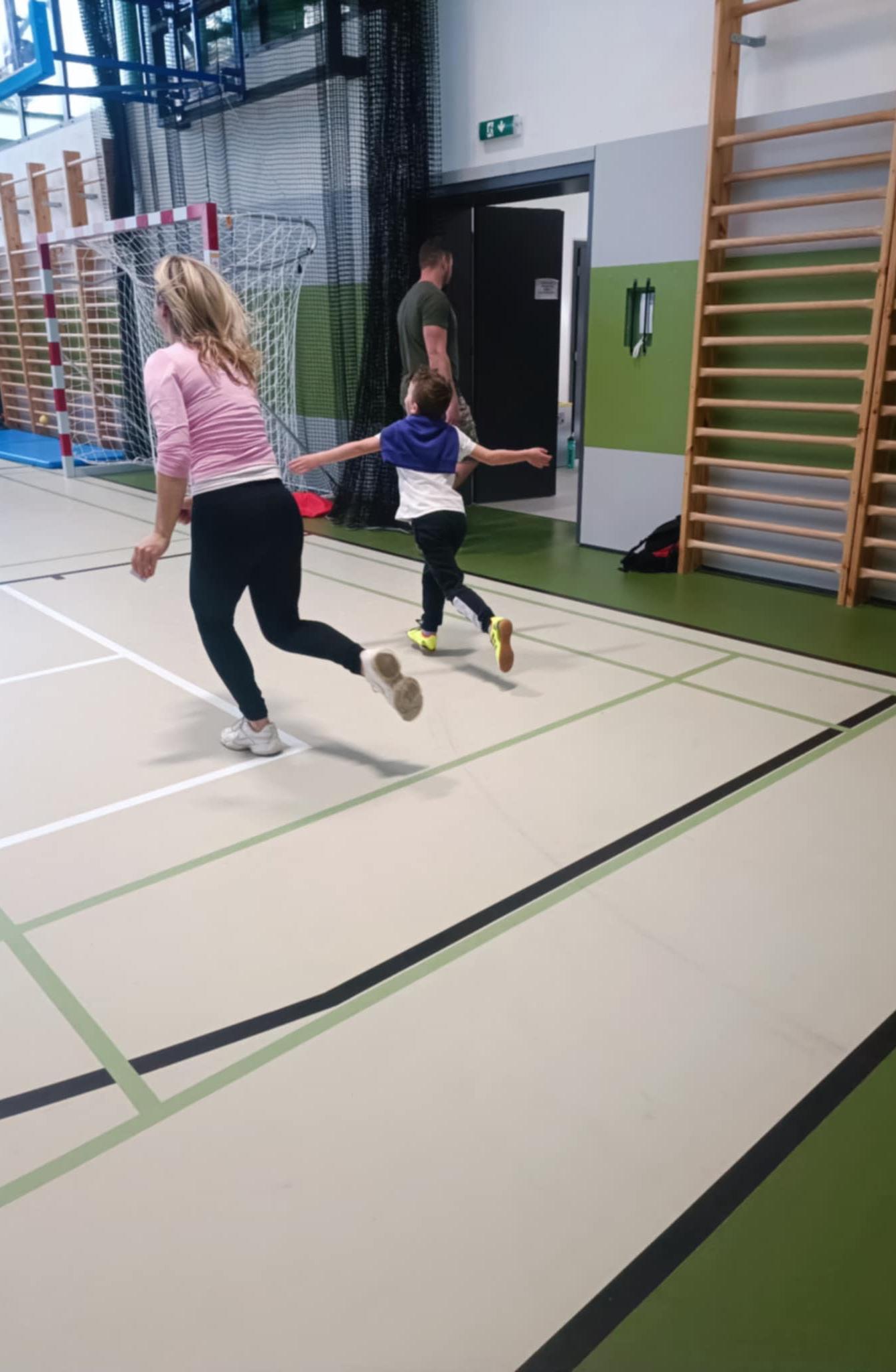 Družinka a děti s rodiči**"sportovní odpoledne" - 10