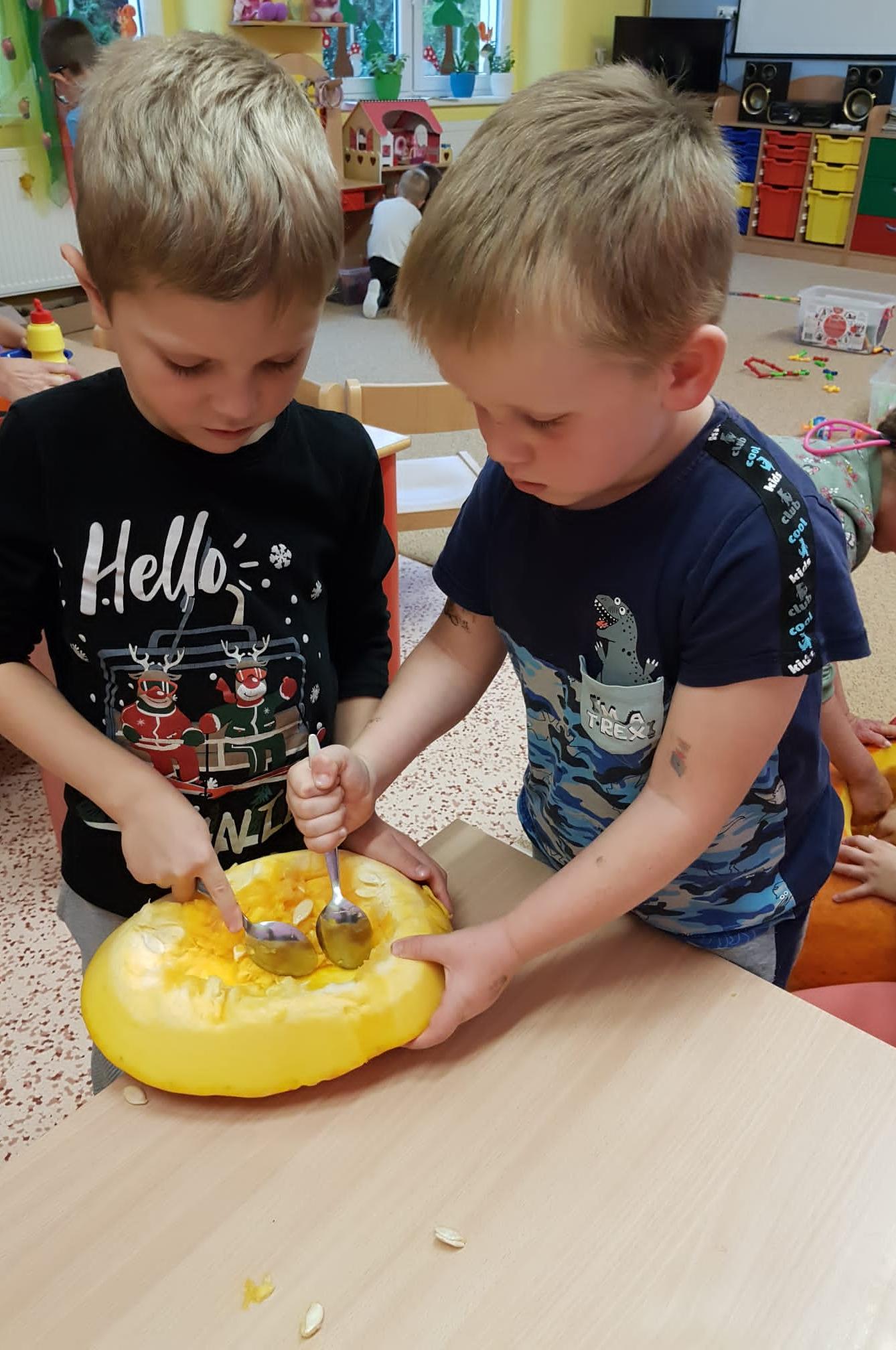 SOVIČKY: ,,LISTÍ ŽLOUTNE, POLETUJE" - 25