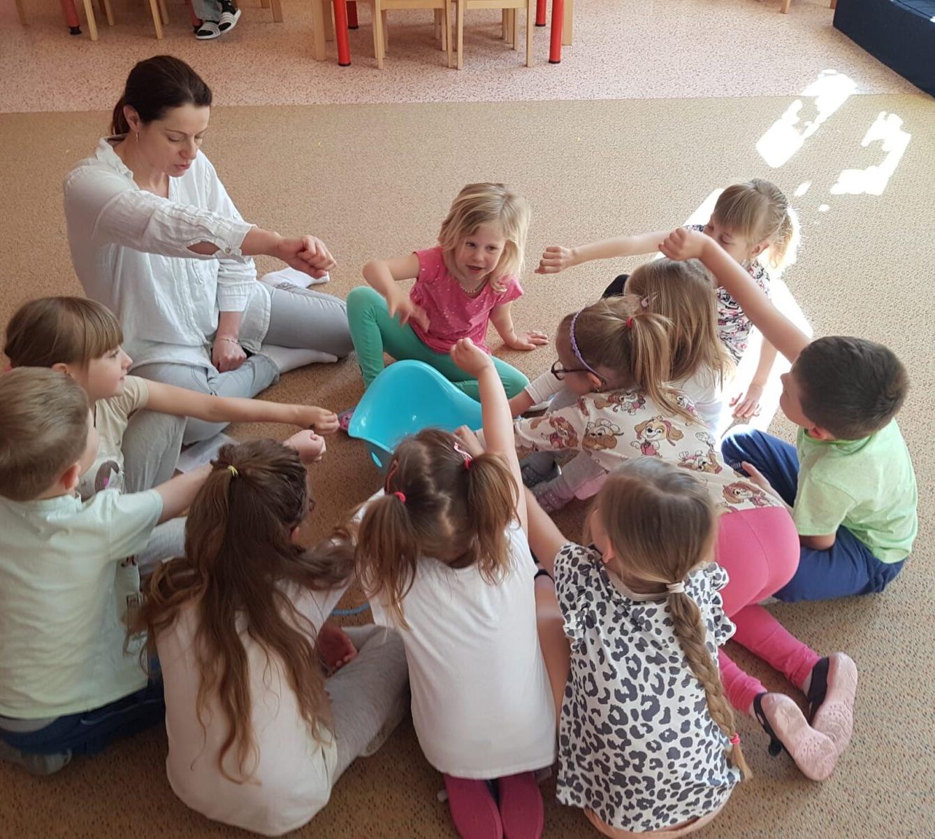 SOVIČKY: ,,MOJE MAMINKA MÁ SVÁTEK - RODINA" - 25