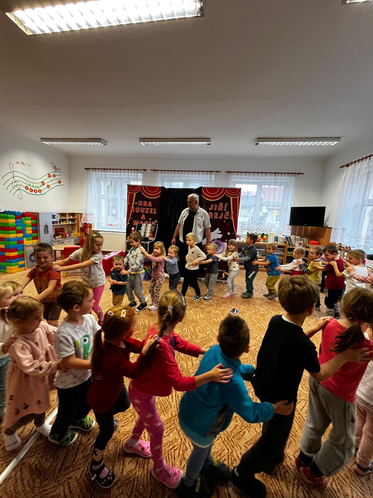 kouzelnické vystoupení - 5