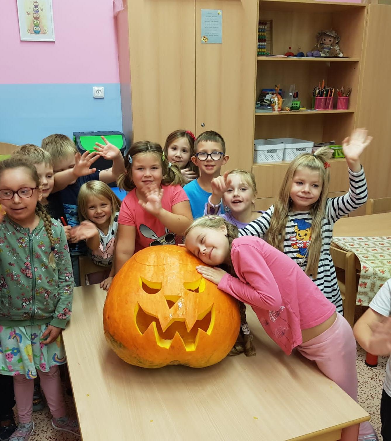 SOVIČKY: ,,LISTÍ ŽLOUTNE, POLETUJE" - 30