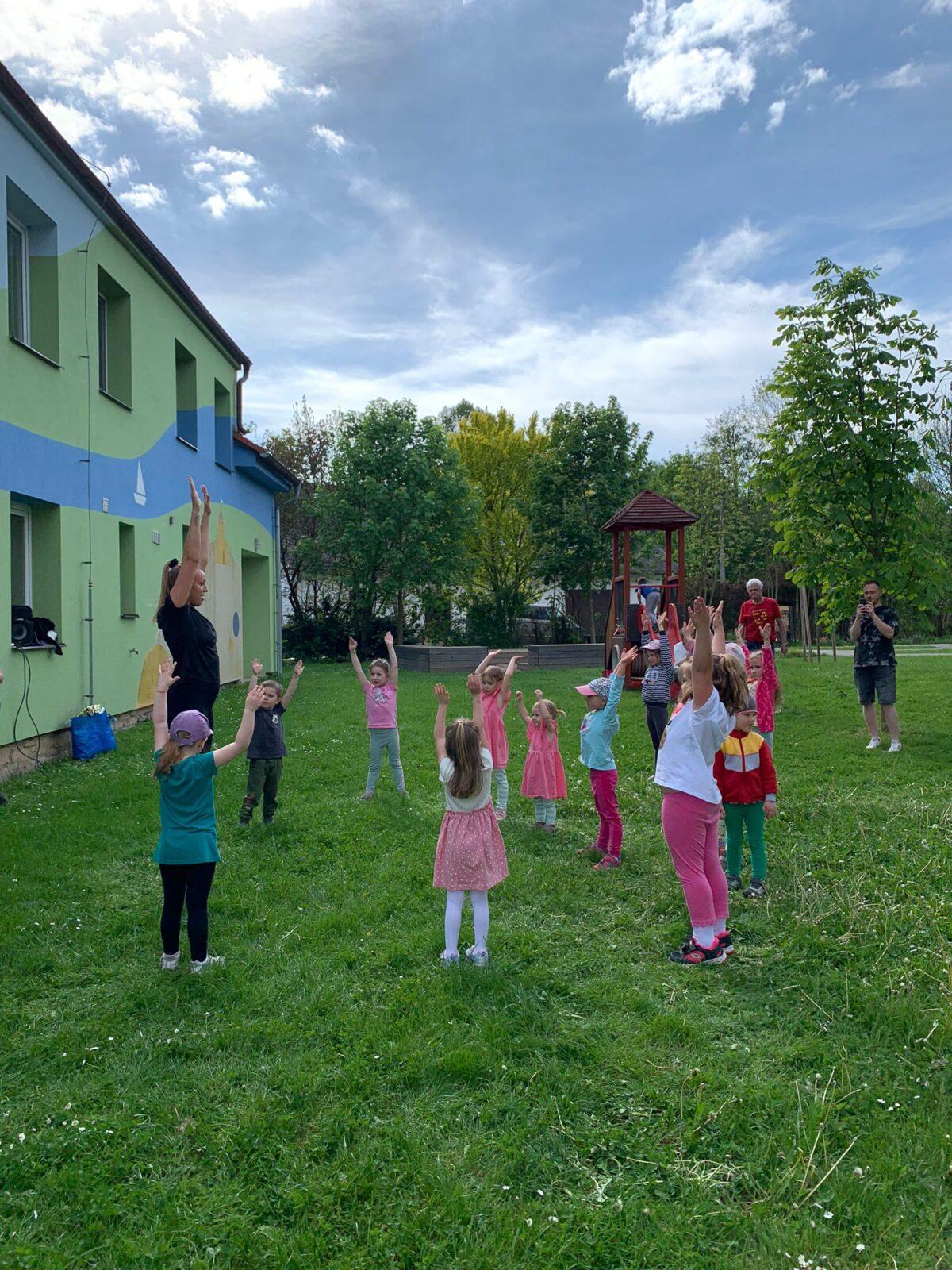 besídka pro rodiče + roztančená školka - 5