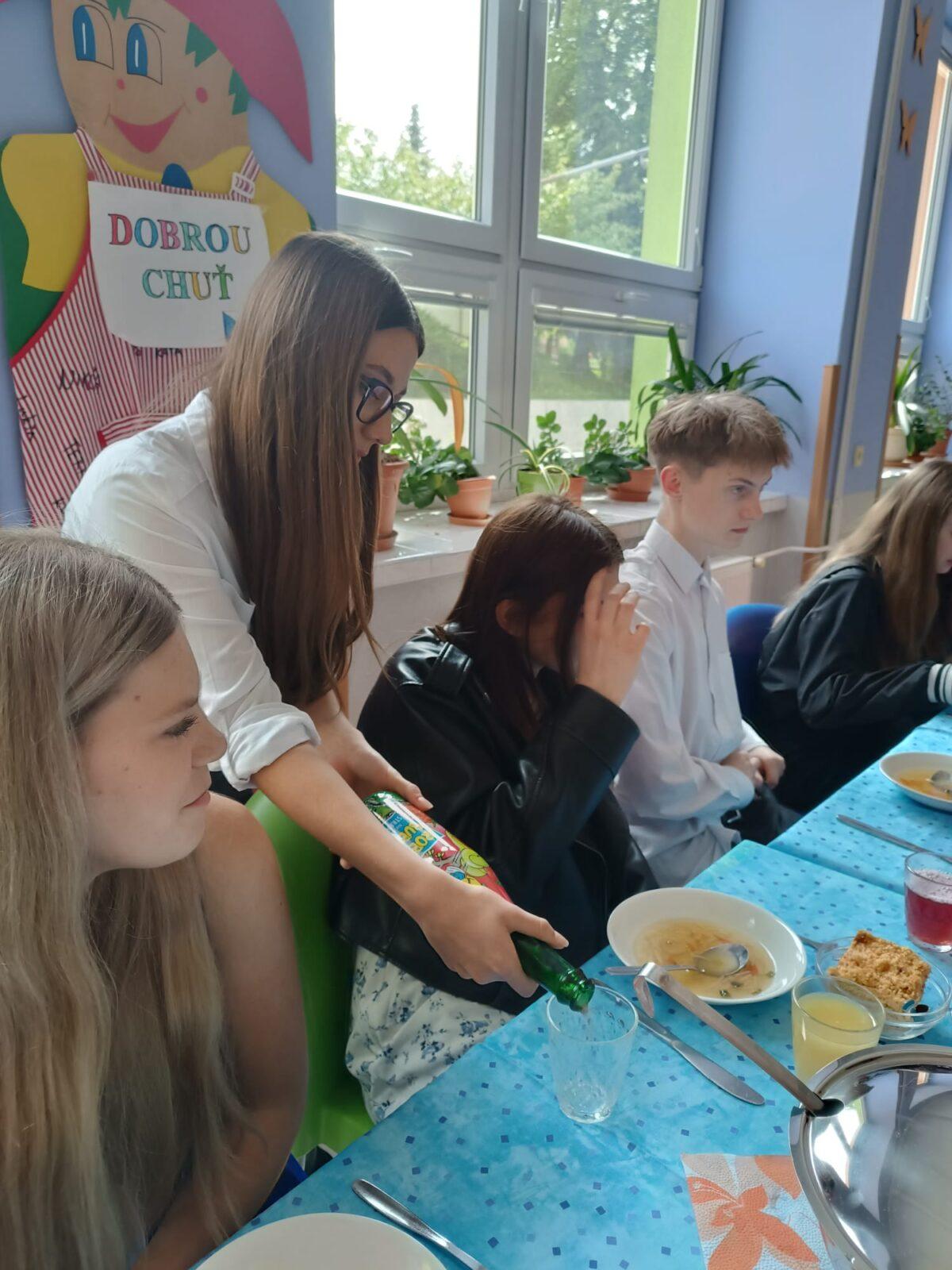 Slavnostní oběd 9. B - 4