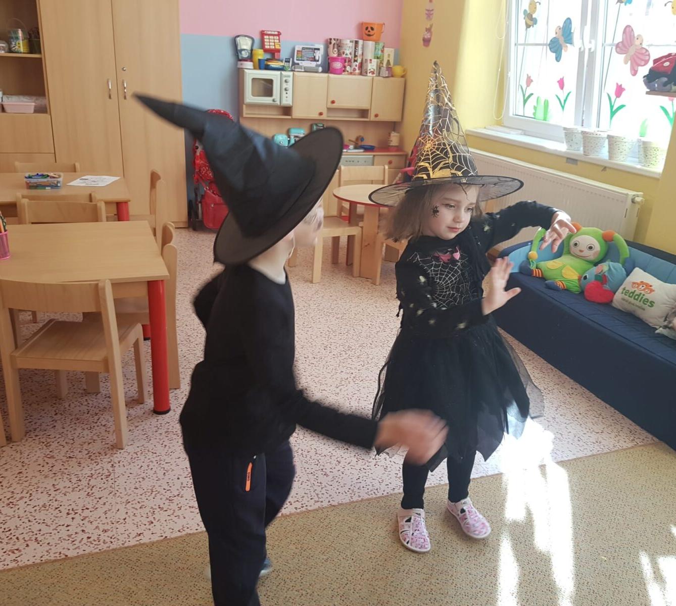 ČARODĚJNICKÝ REJ - 24