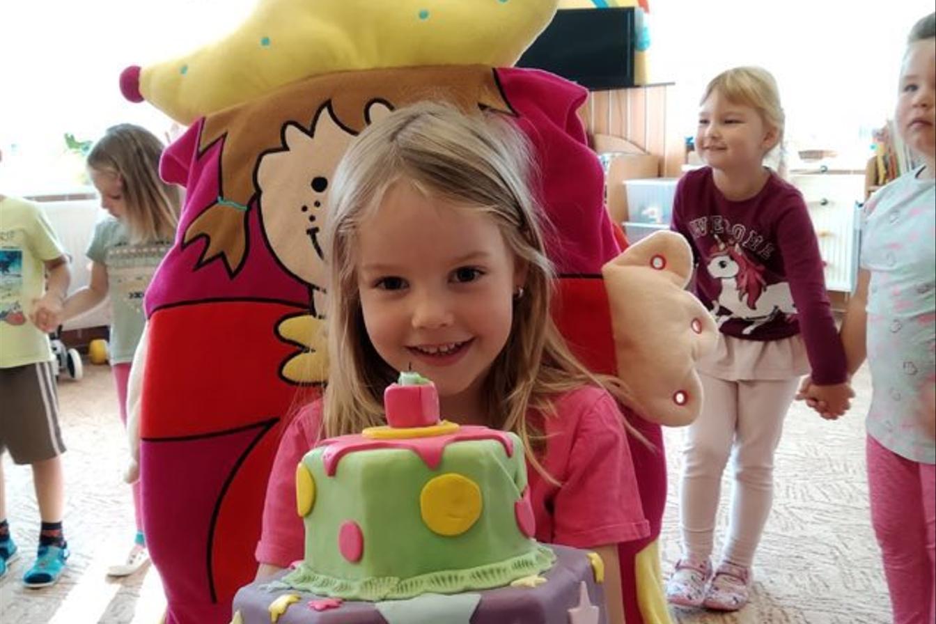 Simča mají narozeniny!