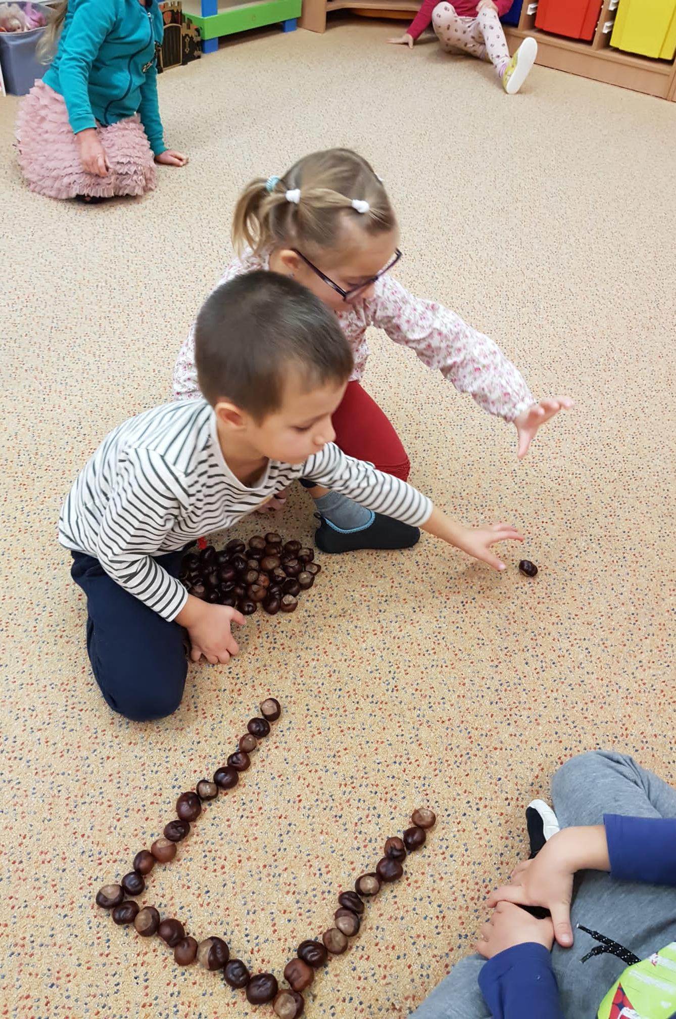 SOVIČKY: ,,LISTÍ ŽLOUTNE, POLETUJE" - 33