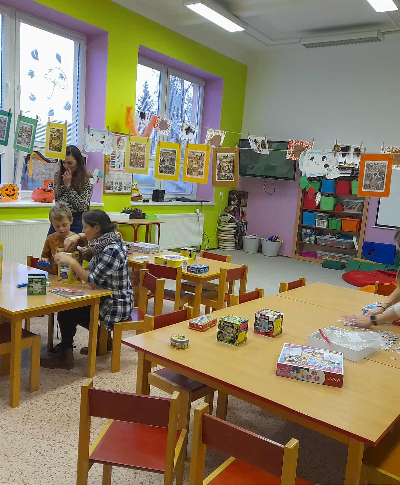 VÝROBA SVÍČEK - DRUŽINKY 1.a 2. oddělení - 13