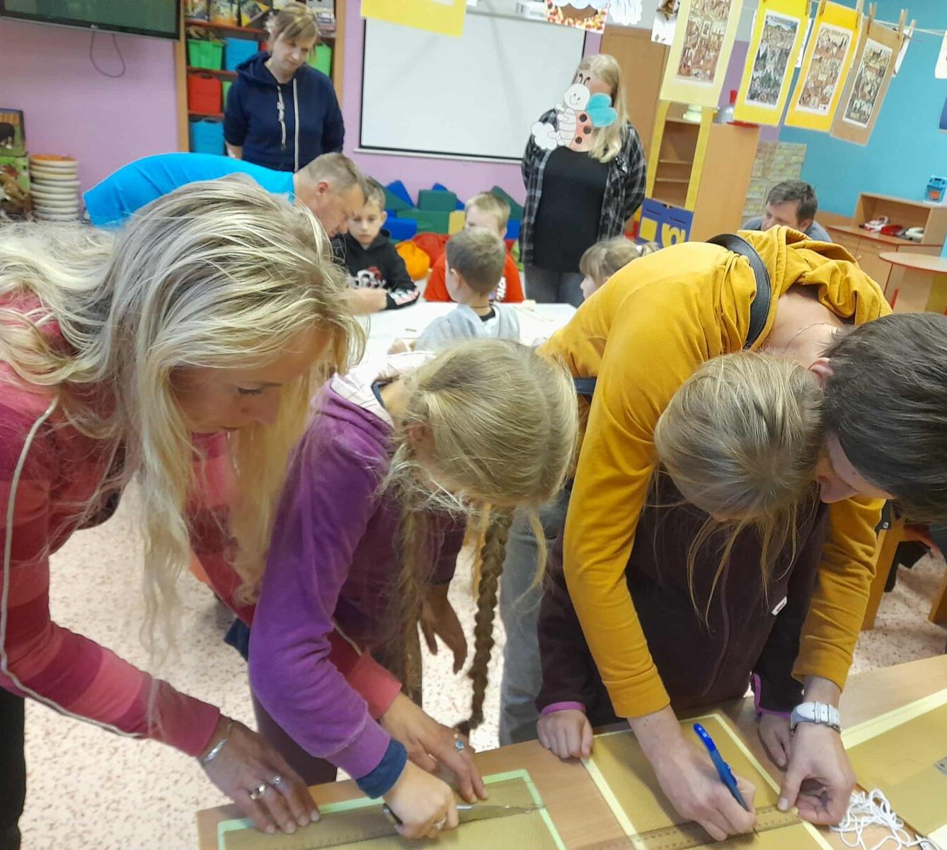 VÝROBA SVÍČEK - DRUŽINKY 1.a 2. oddělení - 14