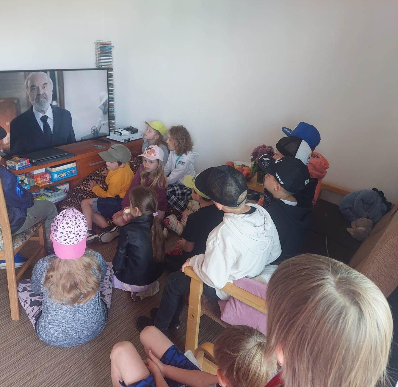 Návštěva prvňáků u včelaře - 19