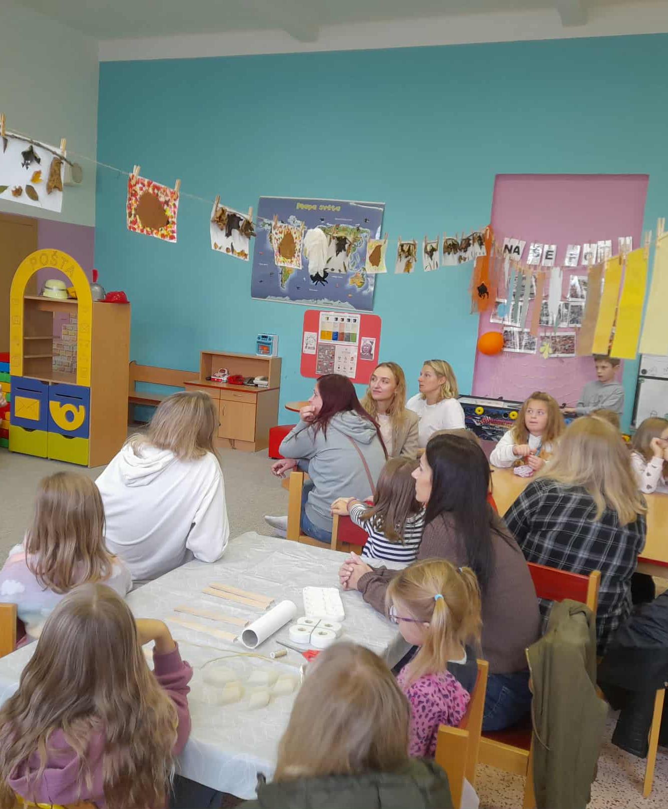 VÝROBA SVÍČEK - DRUŽINKY 1.a 2. oddělení - 15