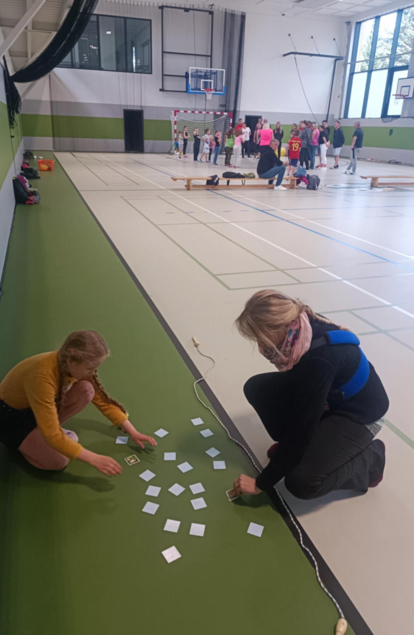 Družinka a děti s rodiči**"sportovní odpoledne" - 22