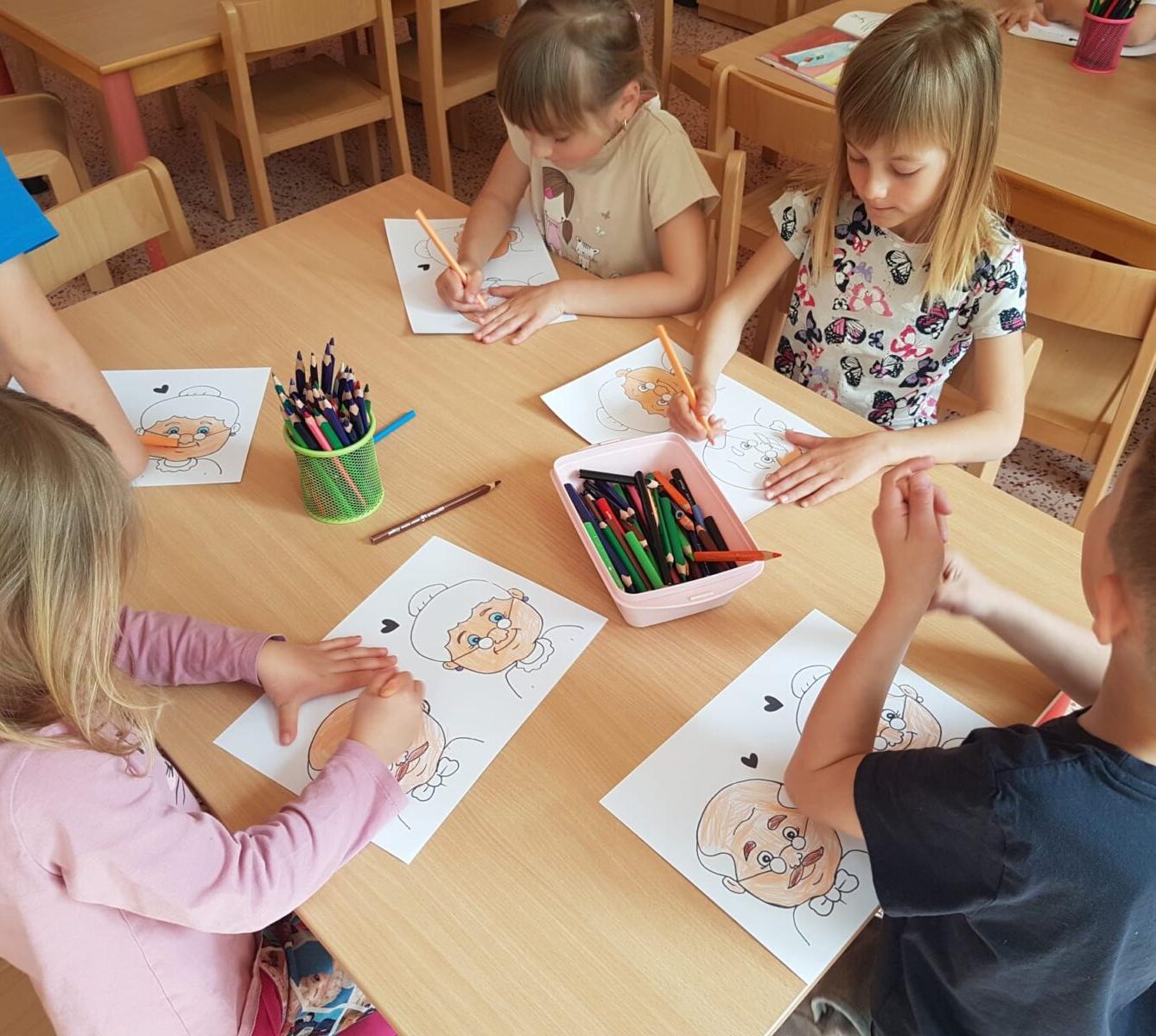 SOVIČKY: ,,MOJE MAMINKA MÁ SVÁTEK - RODINA" - 44